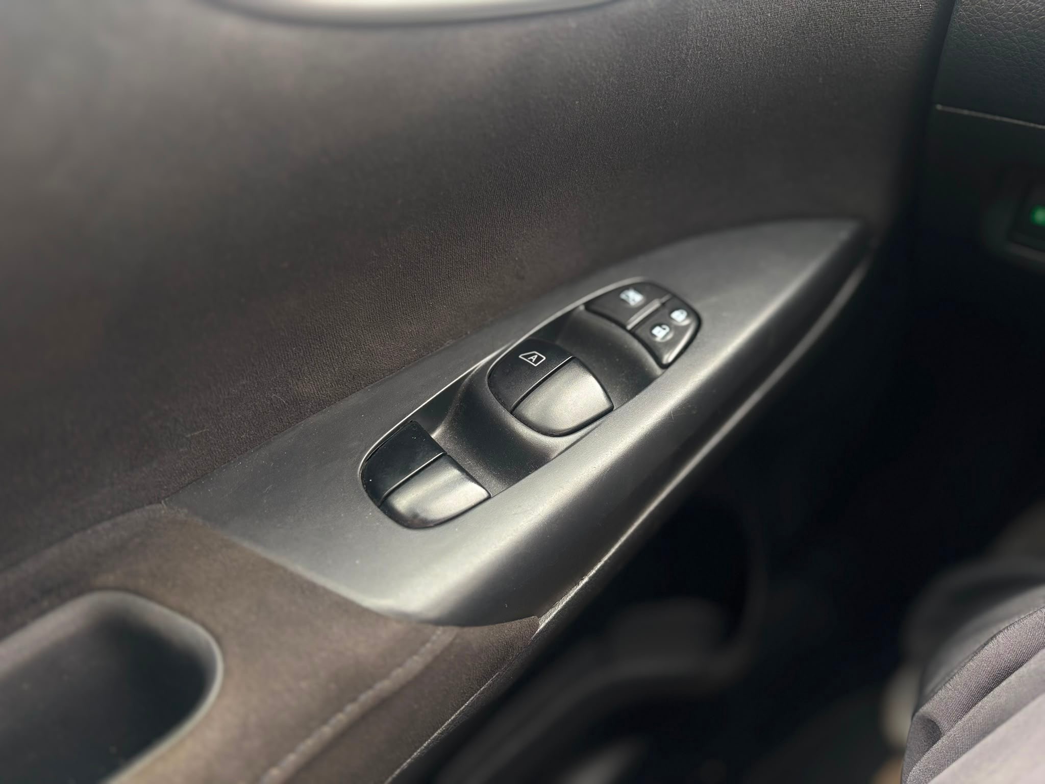 /canwestautoinc/2015-Nissan-Sentra-6629643213880534.jpg