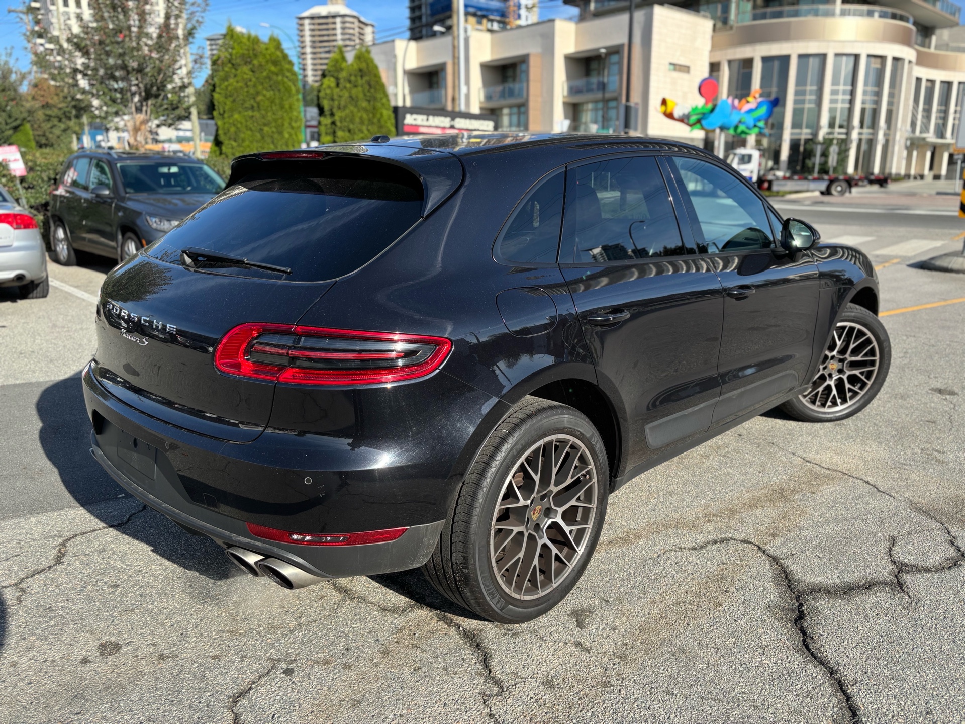 /canwestautoinc/2015-Porsche-Macan-004427997209653034.jpg