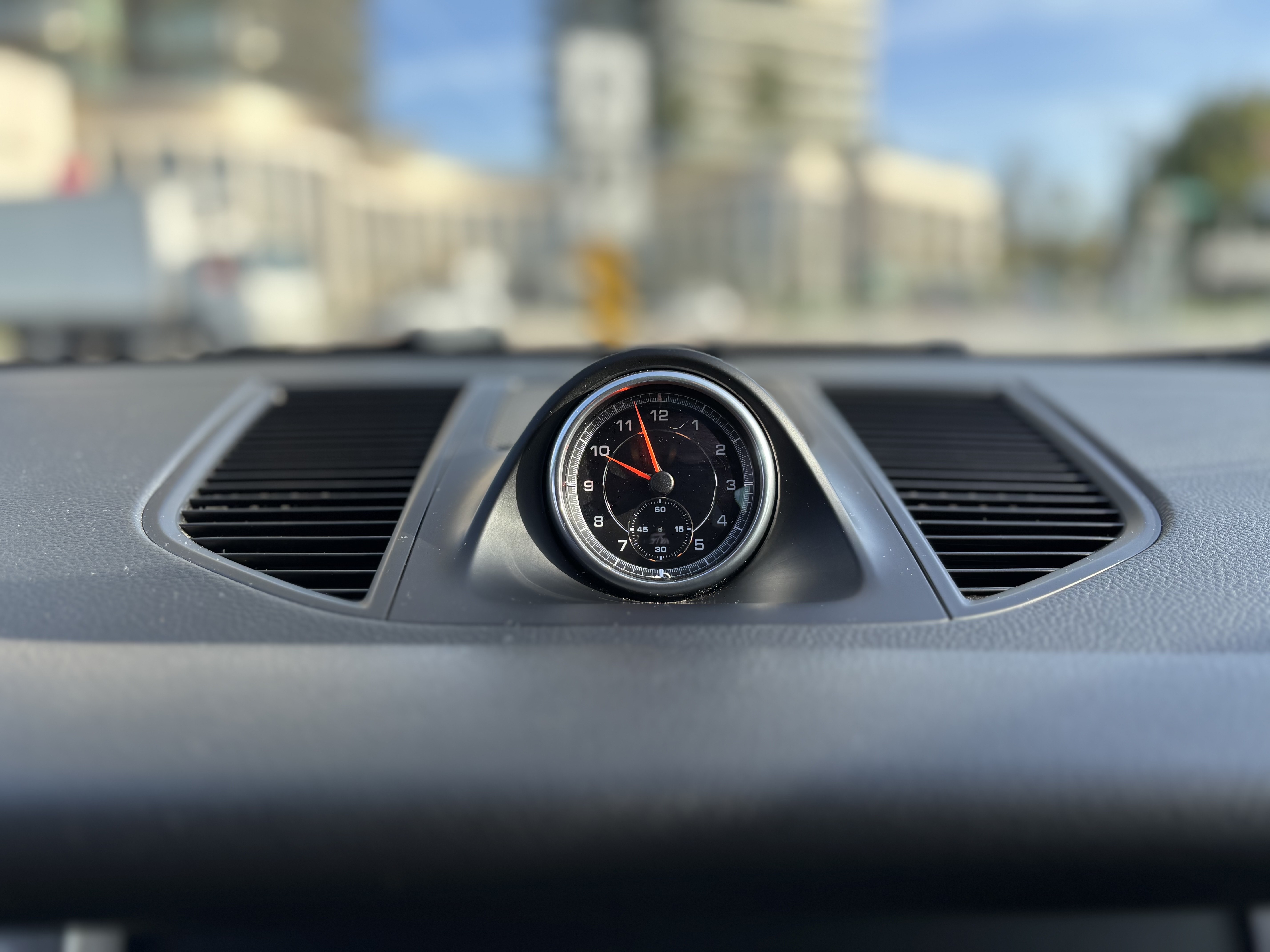 /canwestautoinc/2015-Porsche-Macan-2083203260983919.jpg