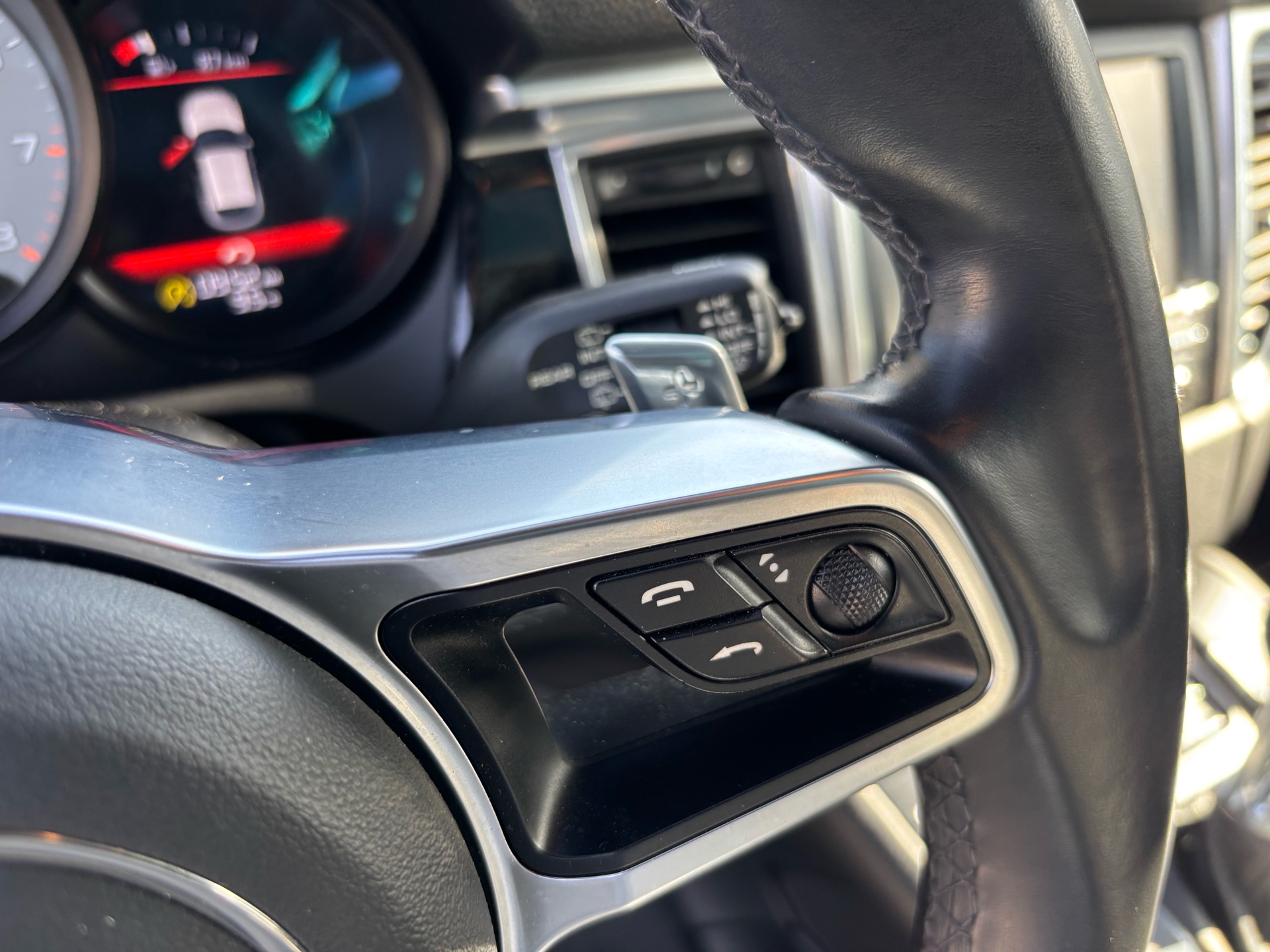 /canwestautoinc/2015-Porsche-Macan-44856669044497366.jpg