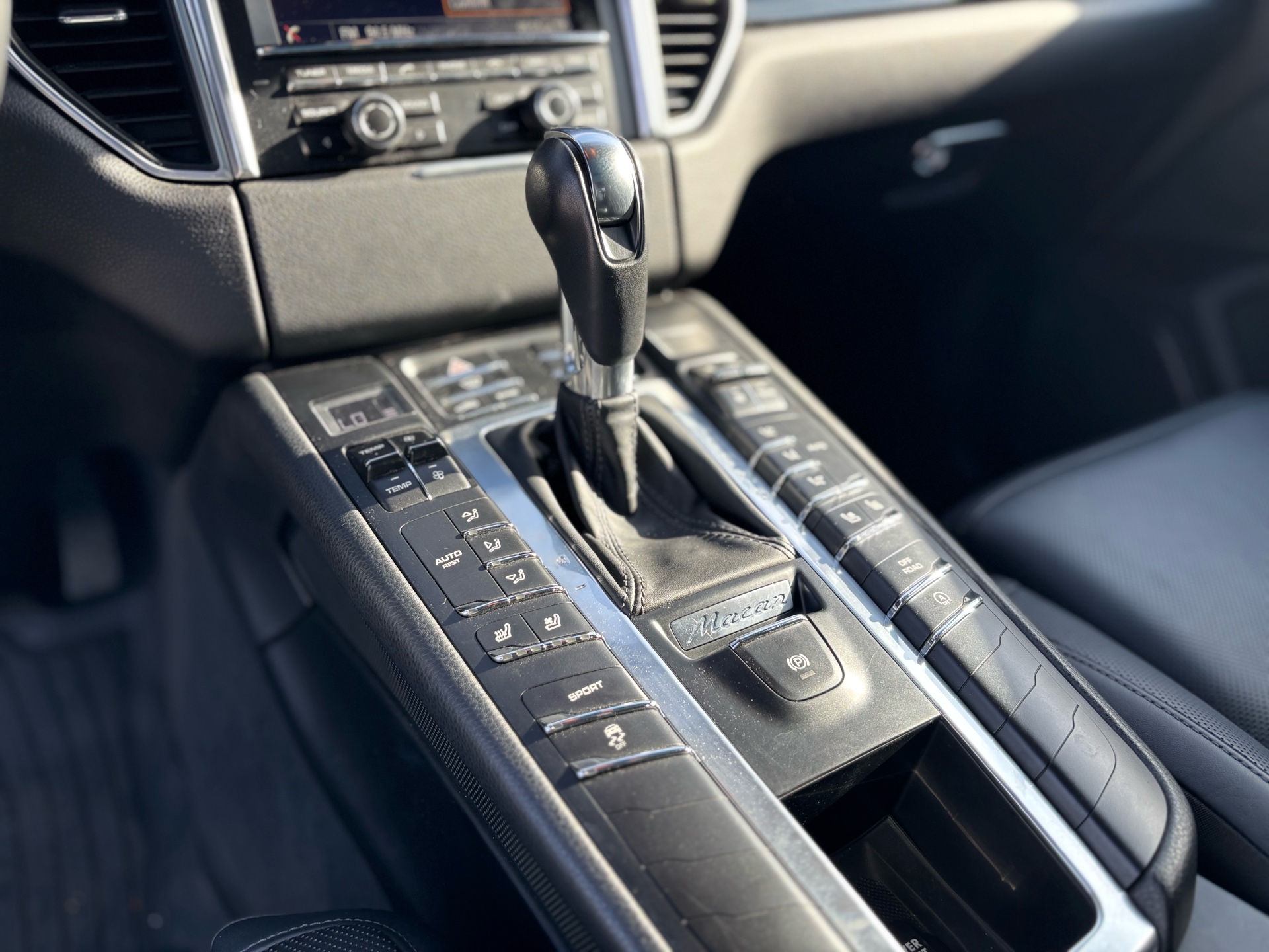 /canwestautoinc/2015-Porsche-Macan-4859154182942609.jpg