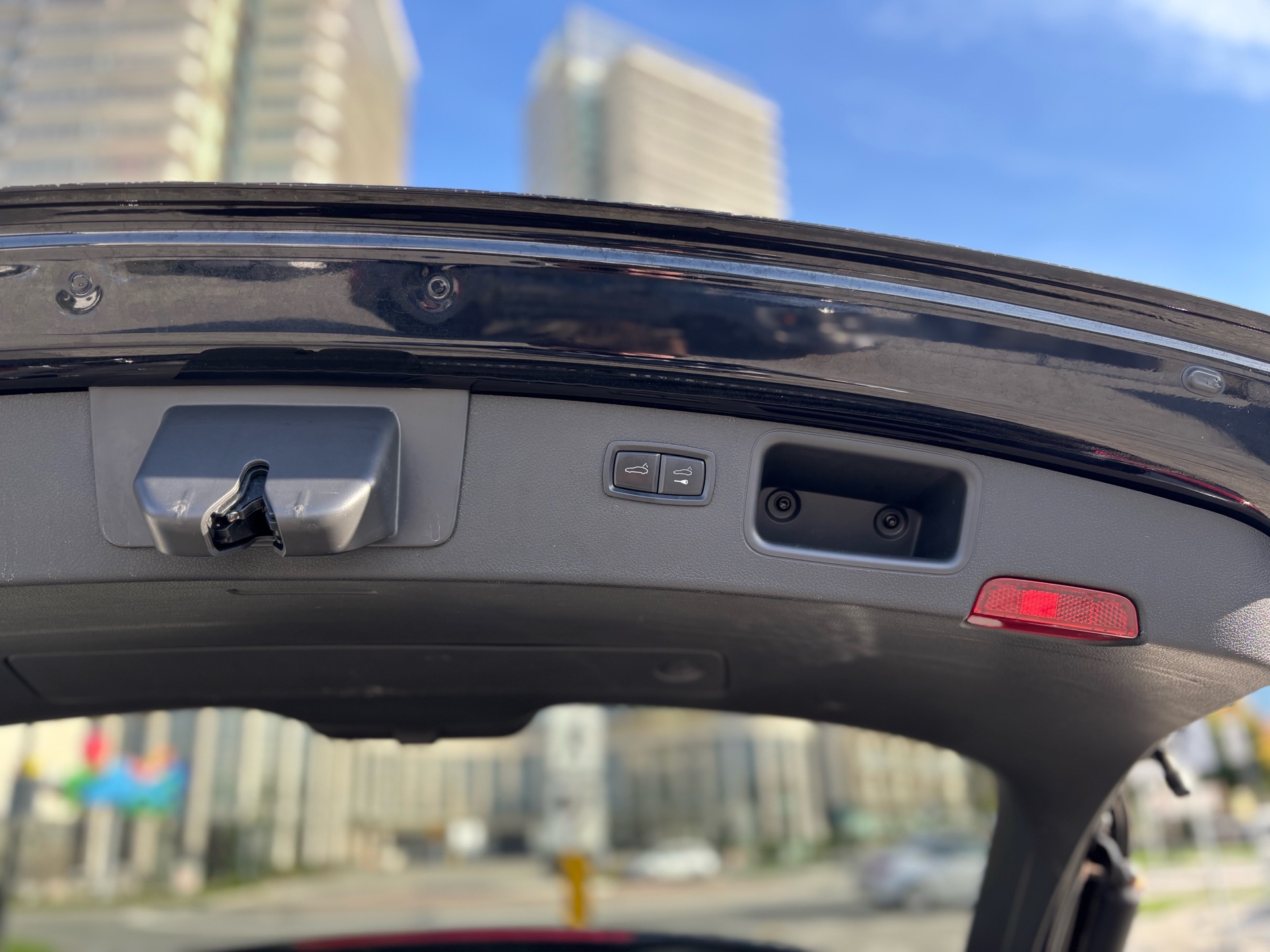 /canwestautoinc/2015-Porsche-Macan-9624277632259932.jpg