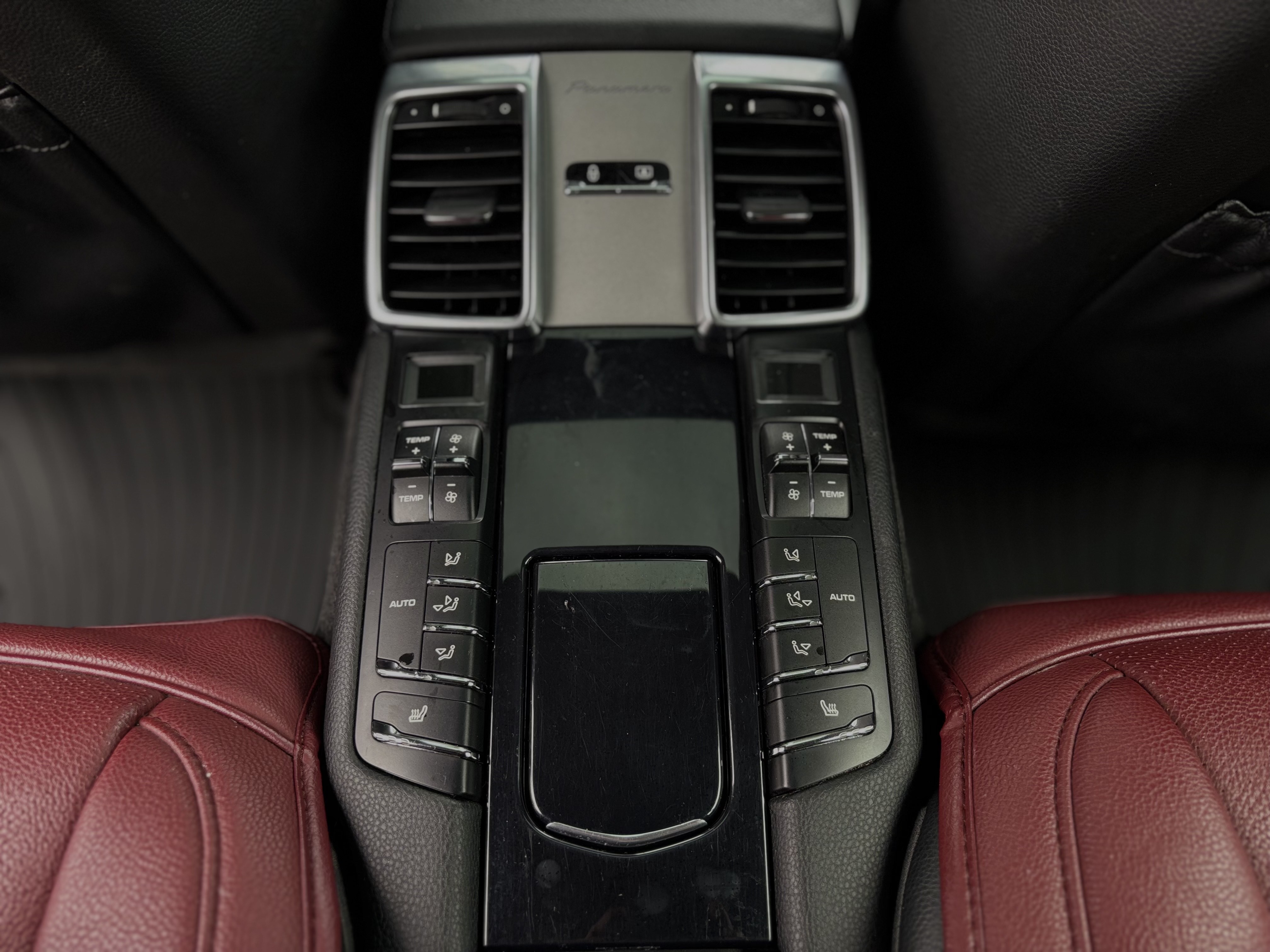 /canwestautoinc/2015-Porsche-Panamera-30946918193062767.jpg