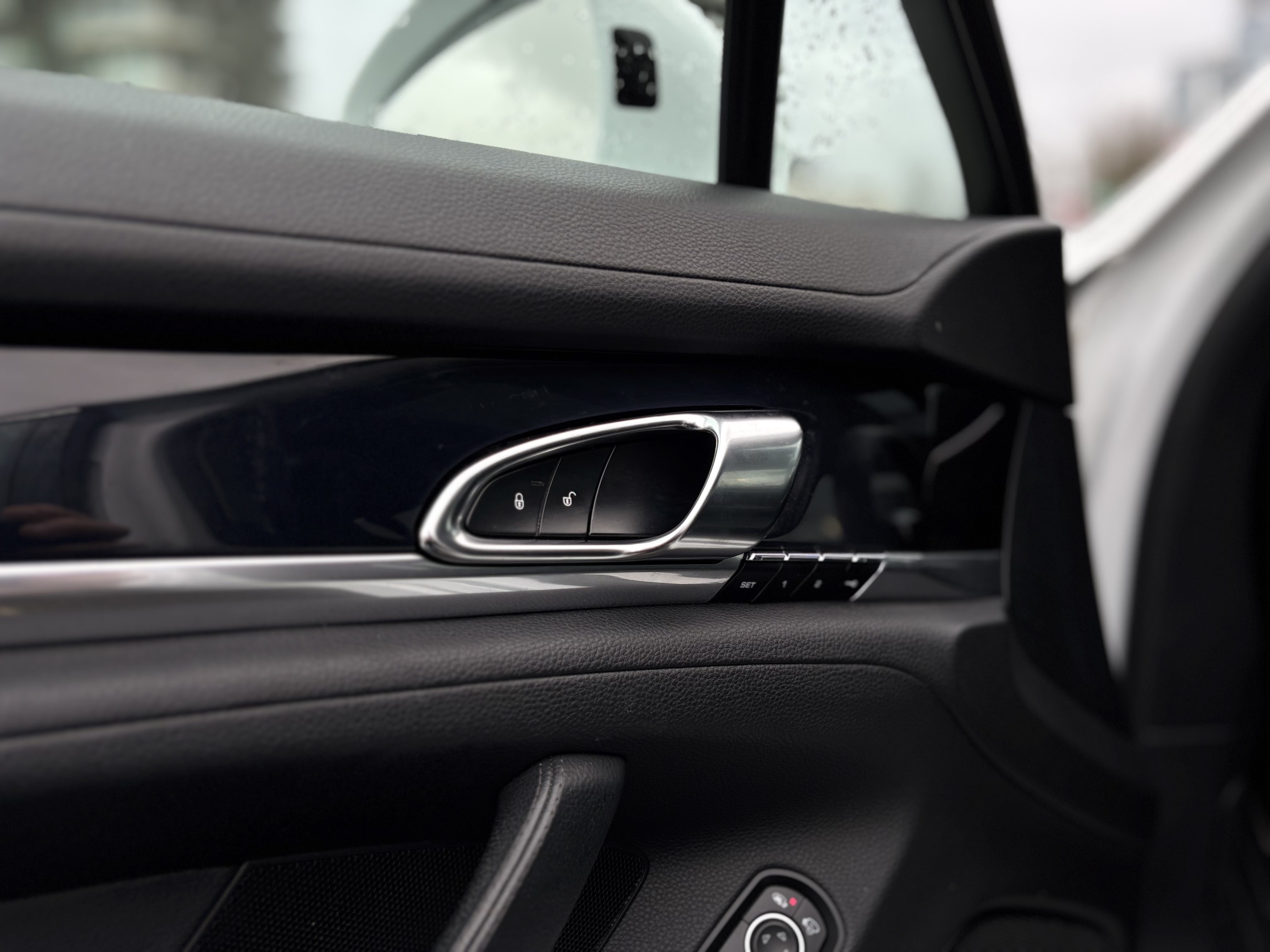 /canwestautoinc/2015-Porsche-Panamera-5646989177913961.jpg