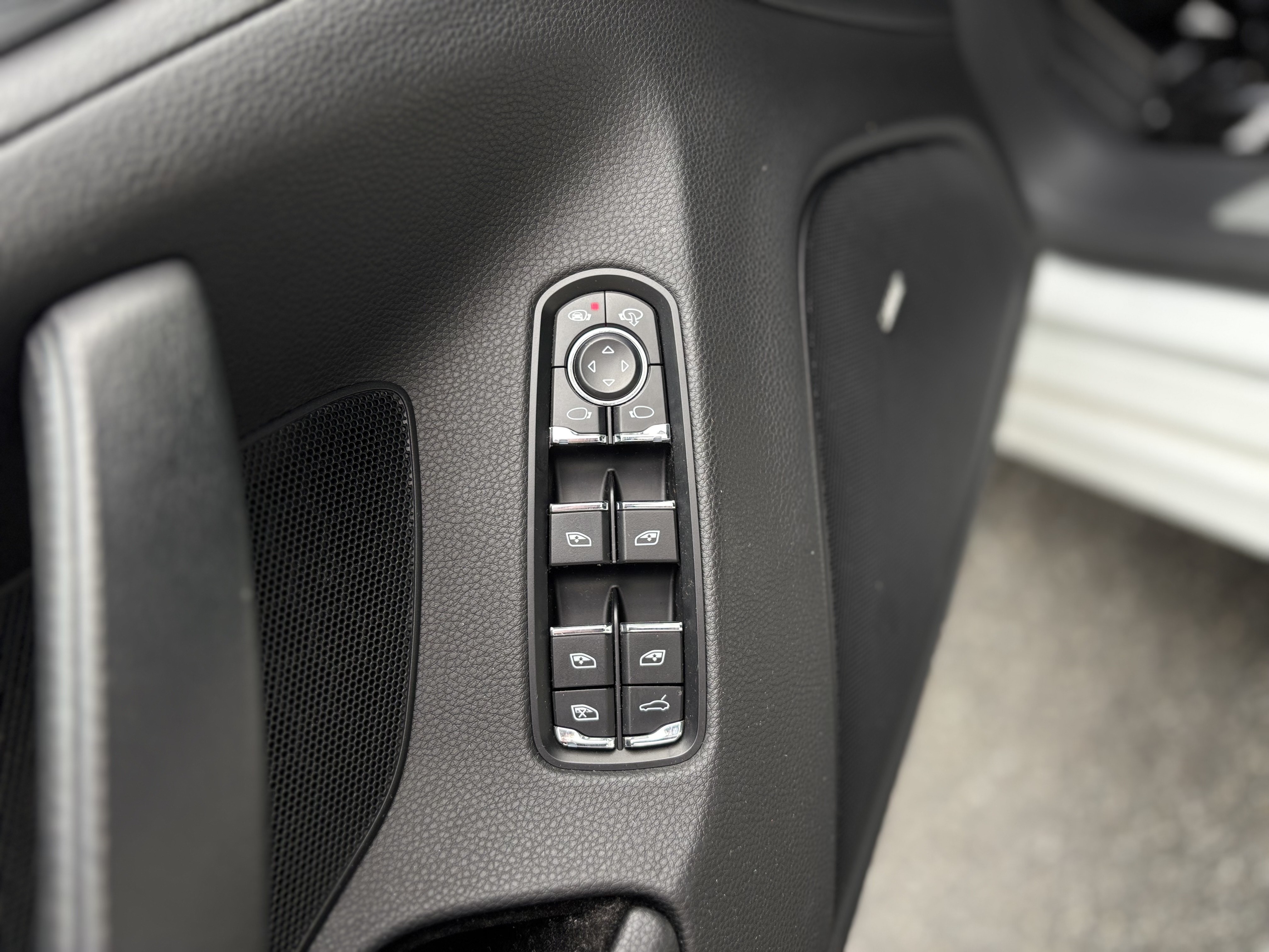 /canwestautoinc/2015-Porsche-Panamera-5660000991460559.jpg