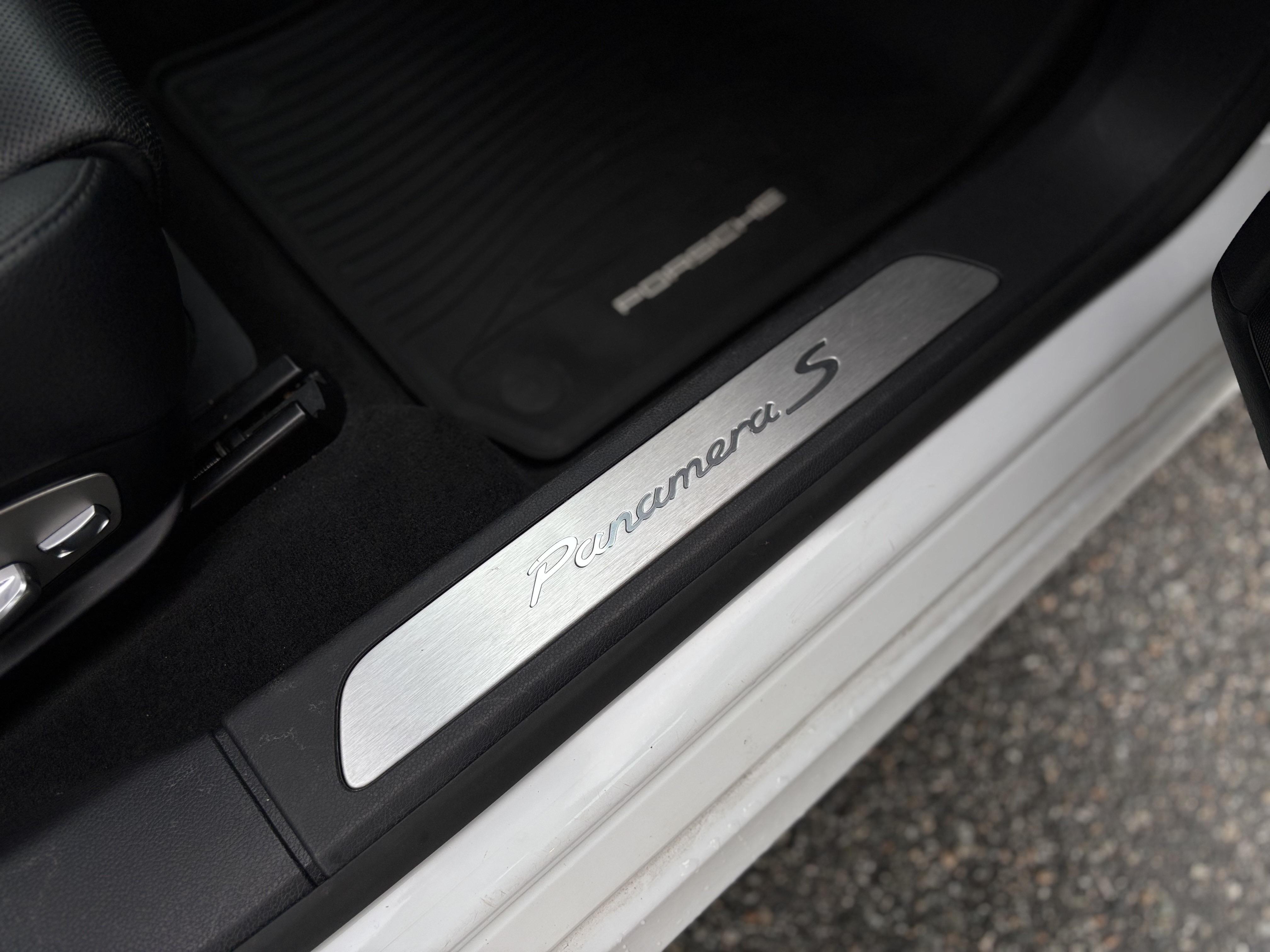 /canwestautoinc/2015-Porsche-Panamera-958703428650024.jpg
