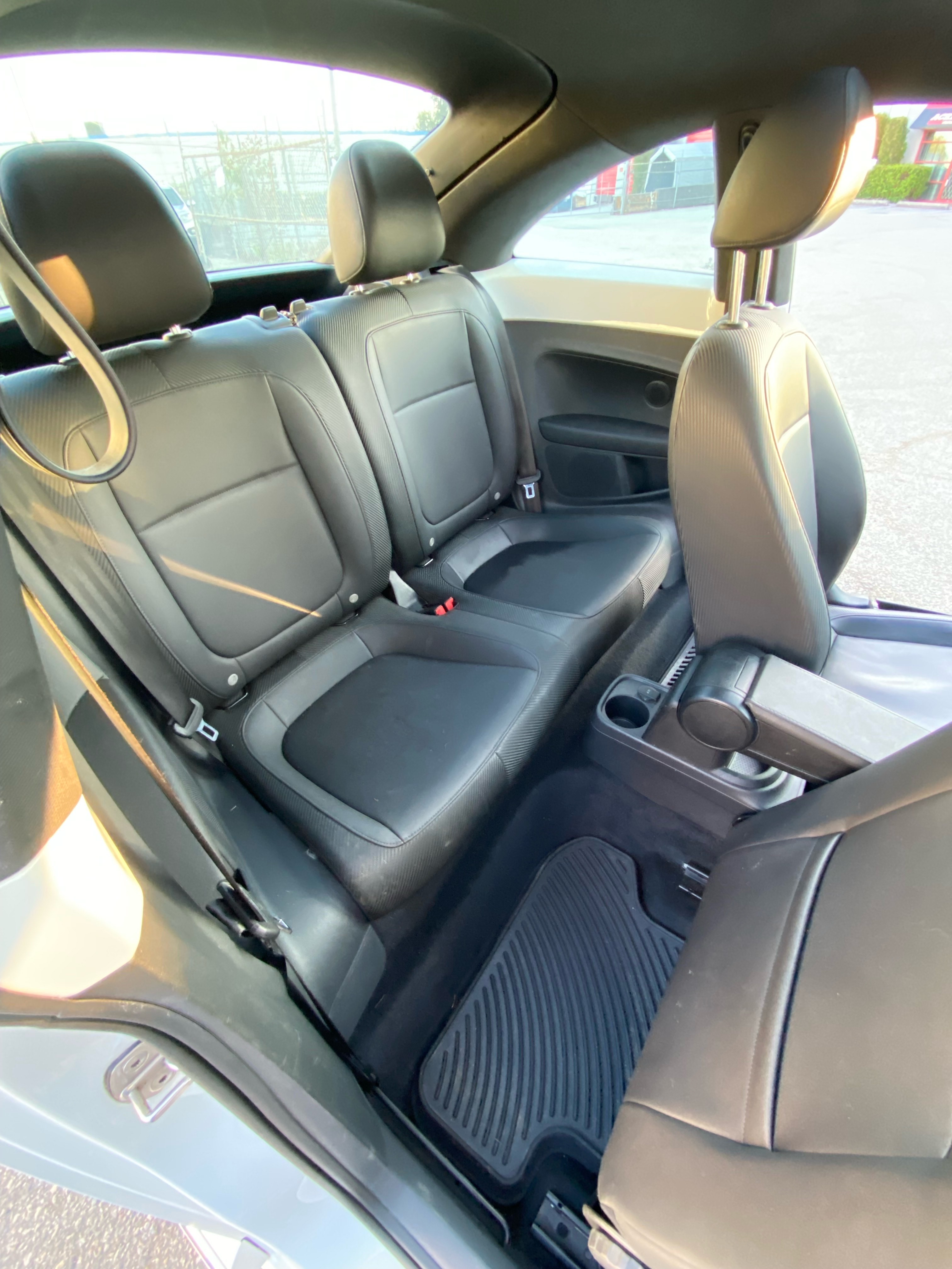 /canwestautoinc/2015-Volkswagen-Beetle-08321210788385436.jpg