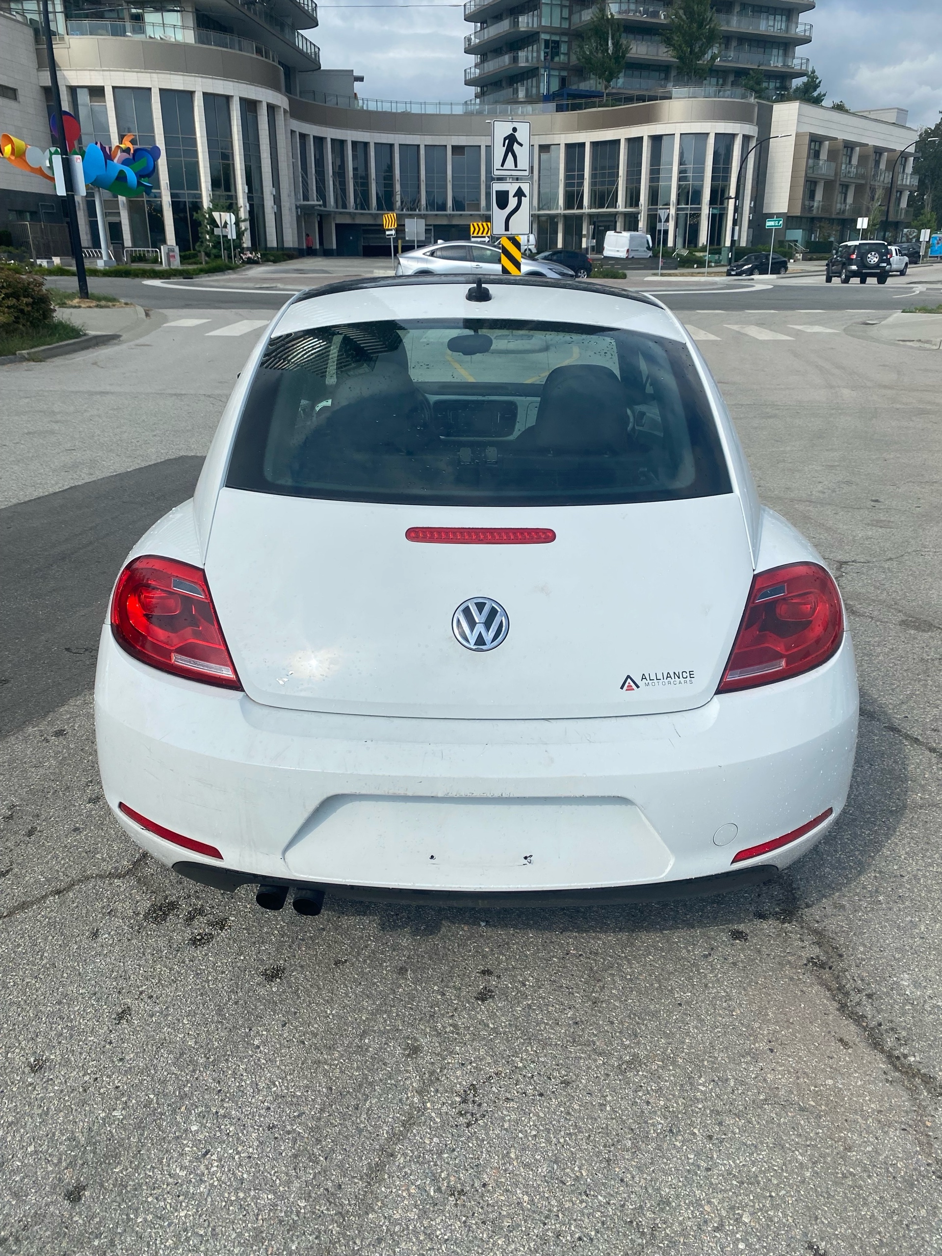 /canwestautoinc/2015-Volkswagen-Beetle-08950477501036769.jpg
