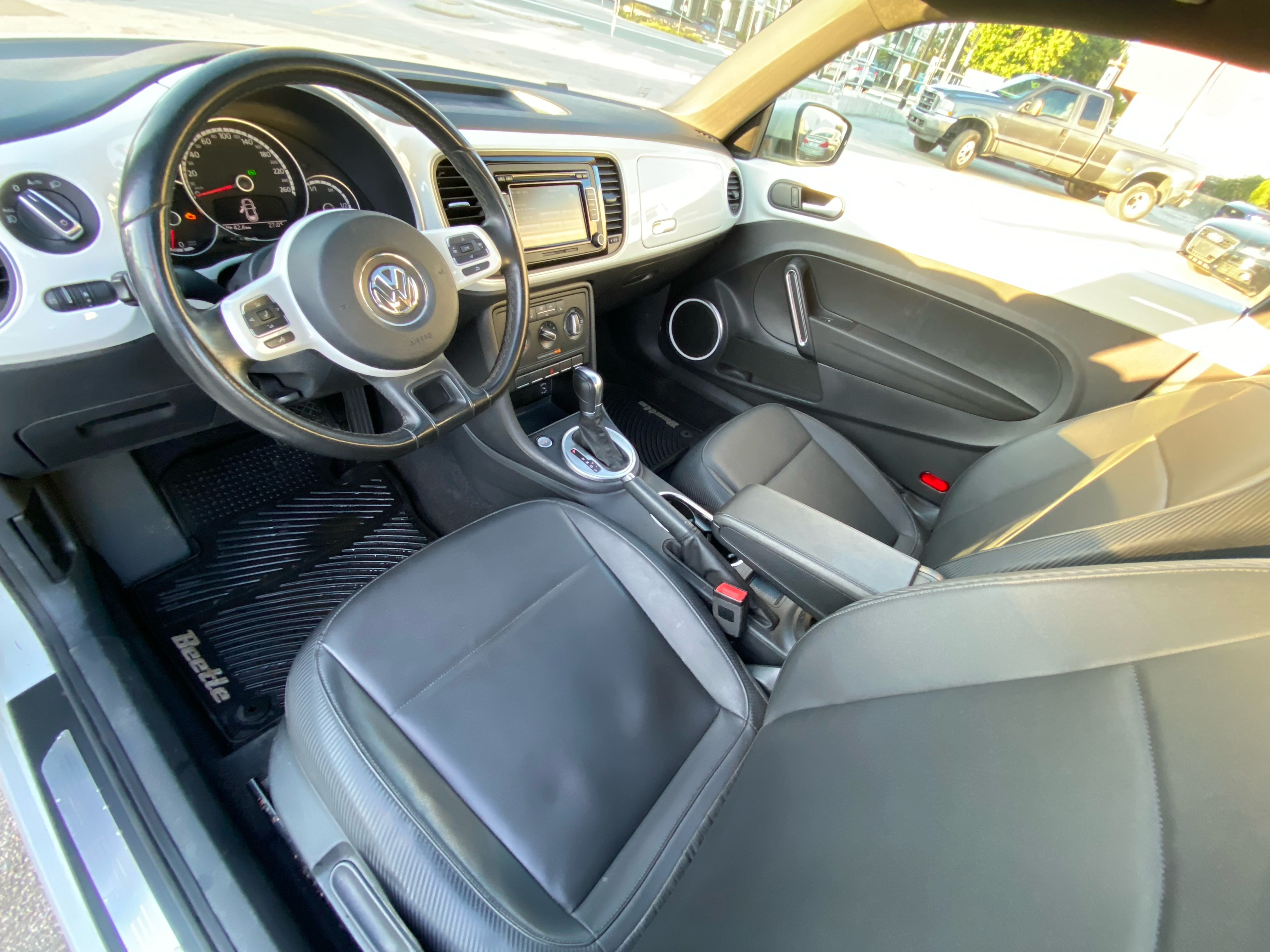/canwestautoinc/2015-Volkswagen-Beetle-11950729444015917.jpg