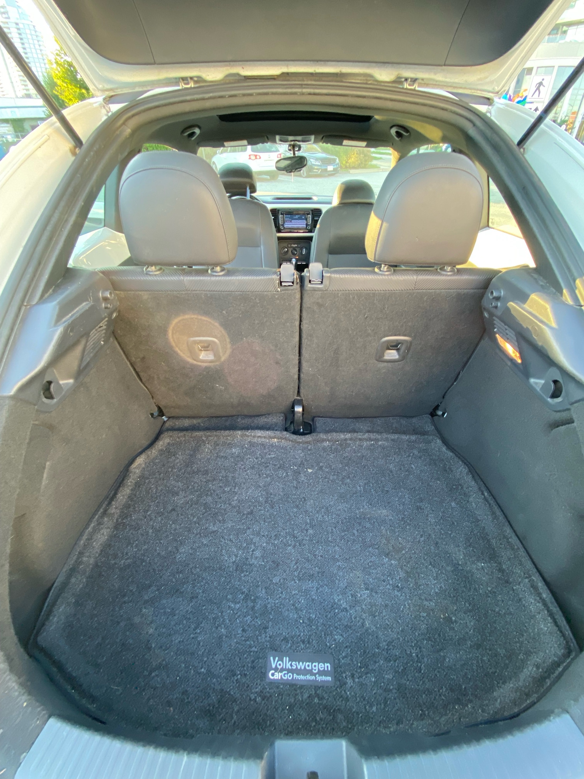 /canwestautoinc/2015-Volkswagen-Beetle-11966792590592279.jpg