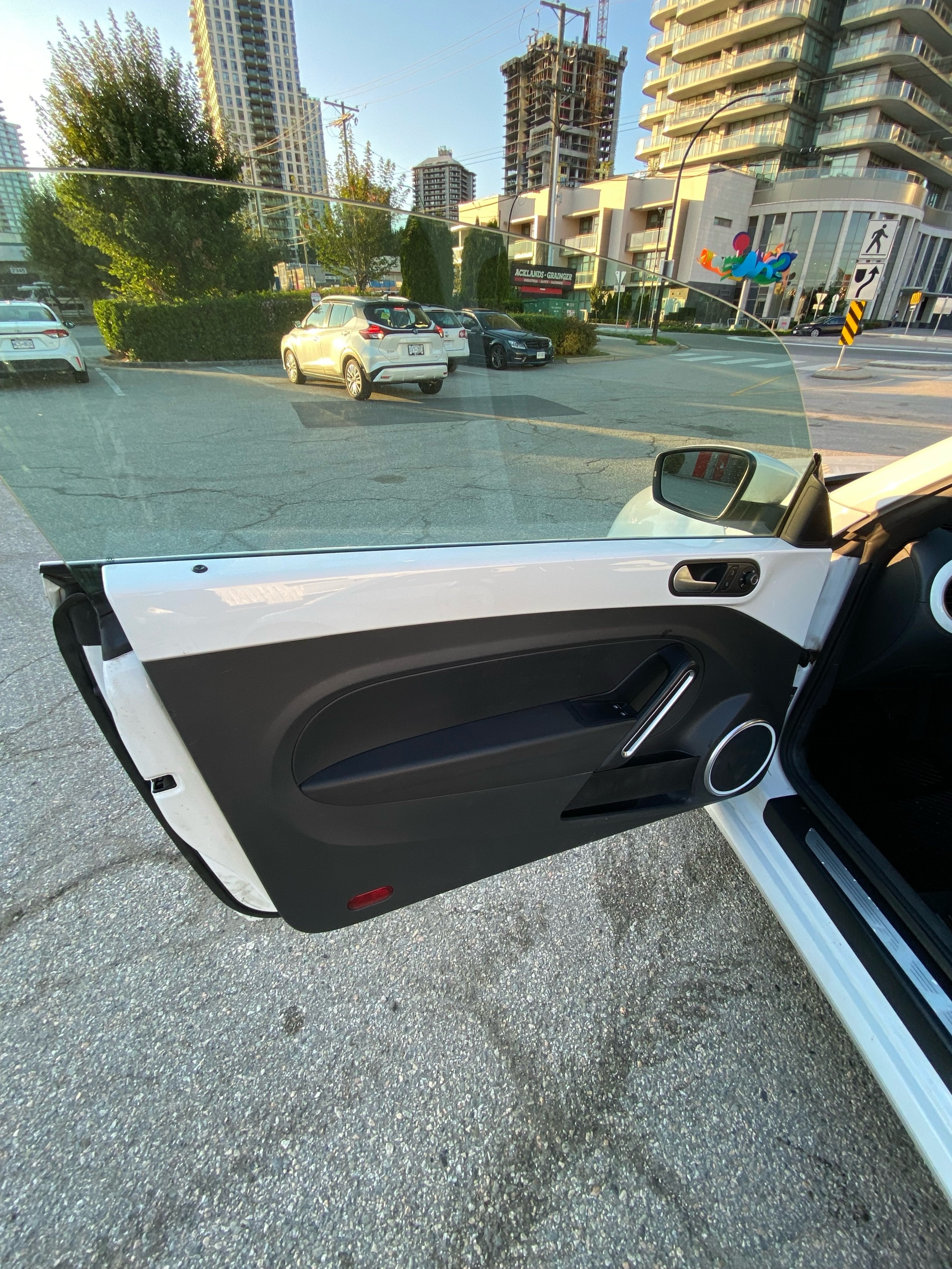 /canwestautoinc/2015-Volkswagen-Beetle-3539860936765298.jpg