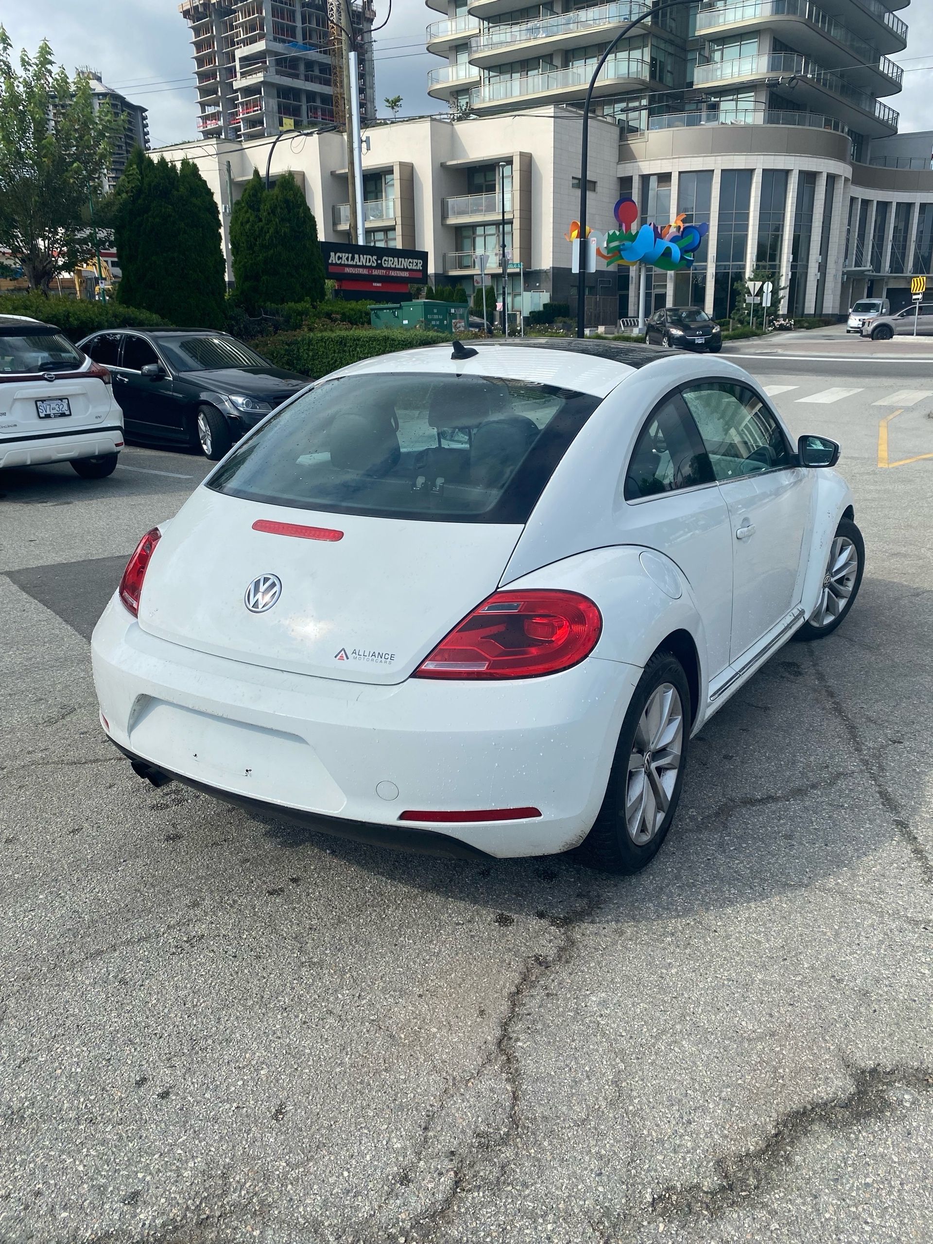 /canwestautoinc/2015-Volkswagen-Beetle-4721584526208078.jpg