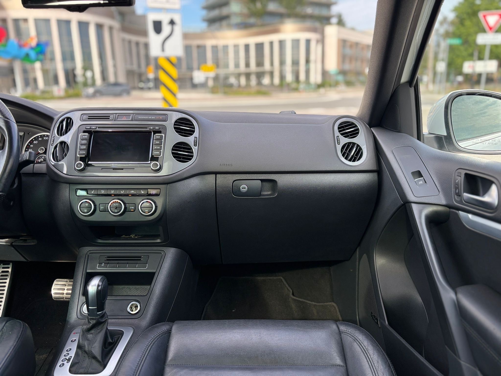 /canwestautoinc/2015-Volkswagen-Tiguan-36659697604655395.jpg