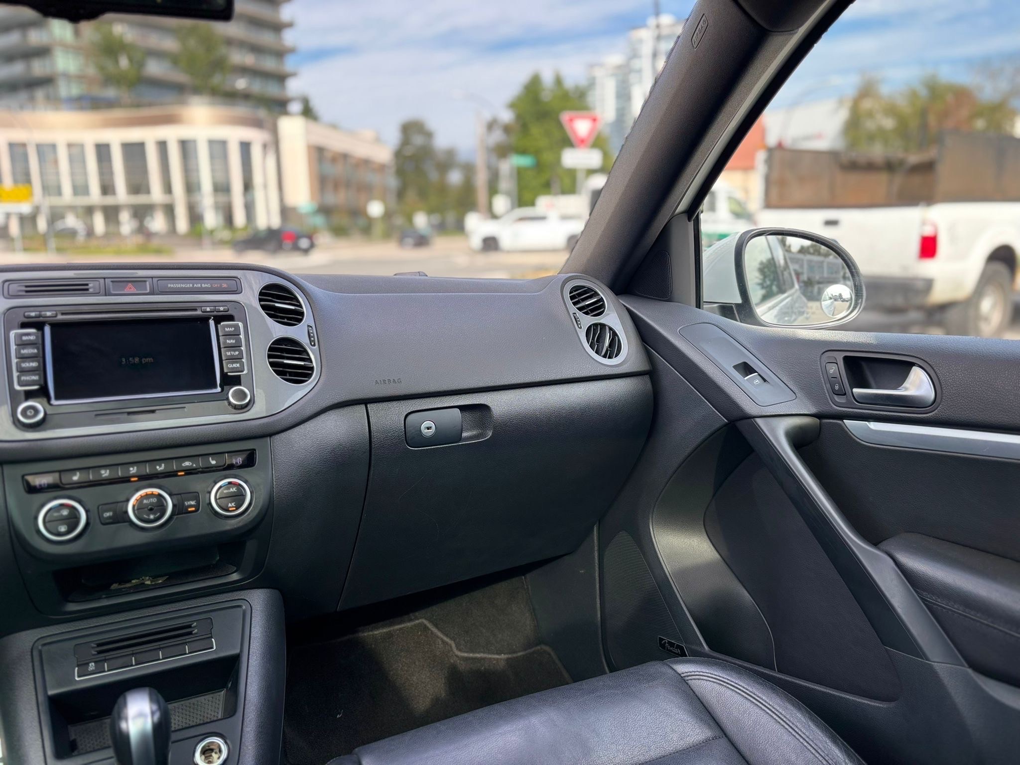 /canwestautoinc/2015-Volkswagen-Tiguan-49347088481469026.jpg