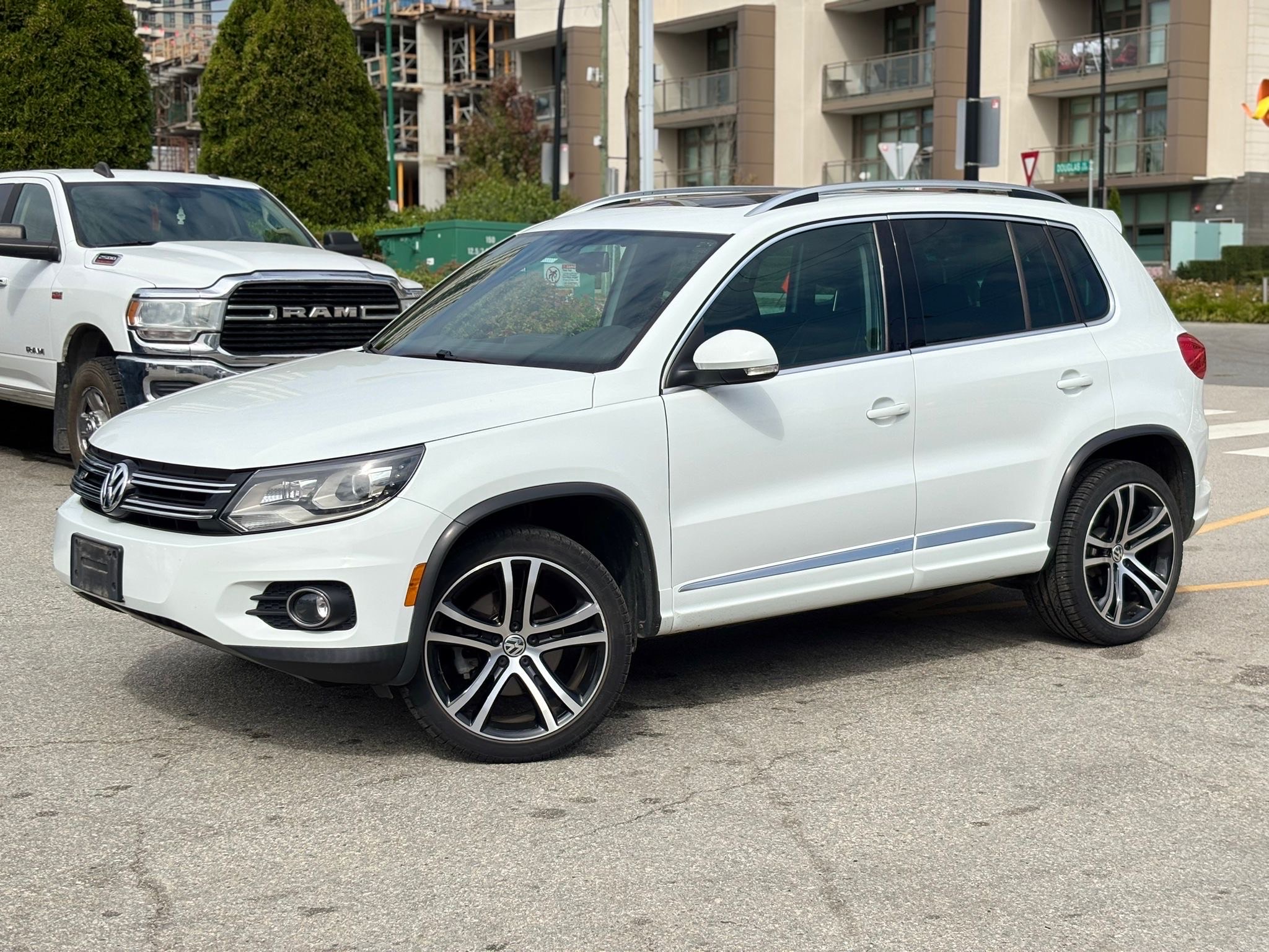 /canwestautoinc/2015-Volkswagen-Tiguan-7481037644978932.jpg