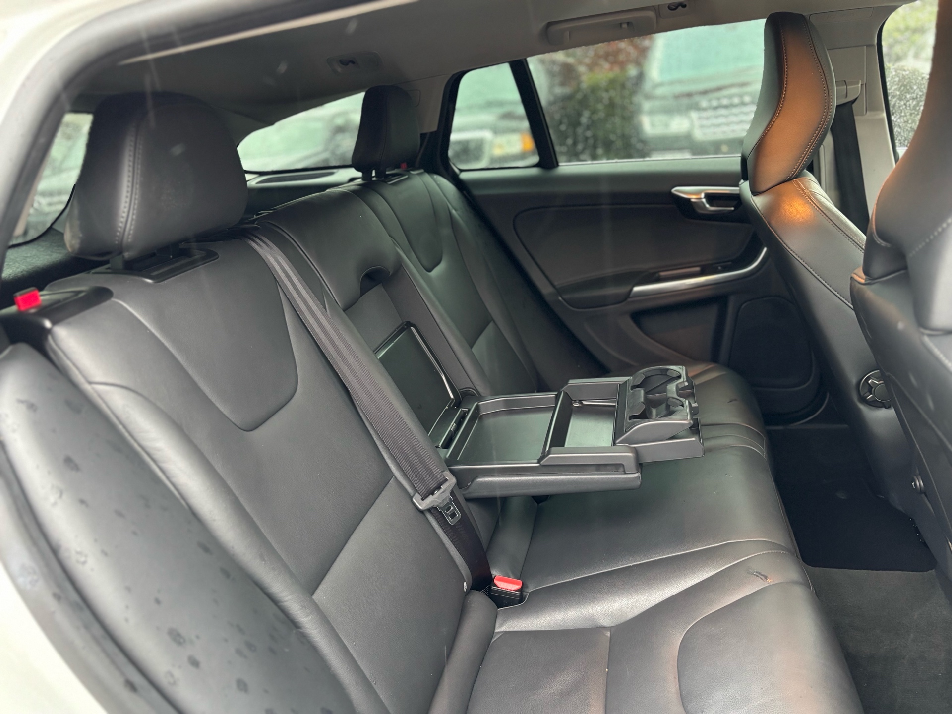 /canwestautoinc/2015-Volvo-V60-0022892180948066443.jpg