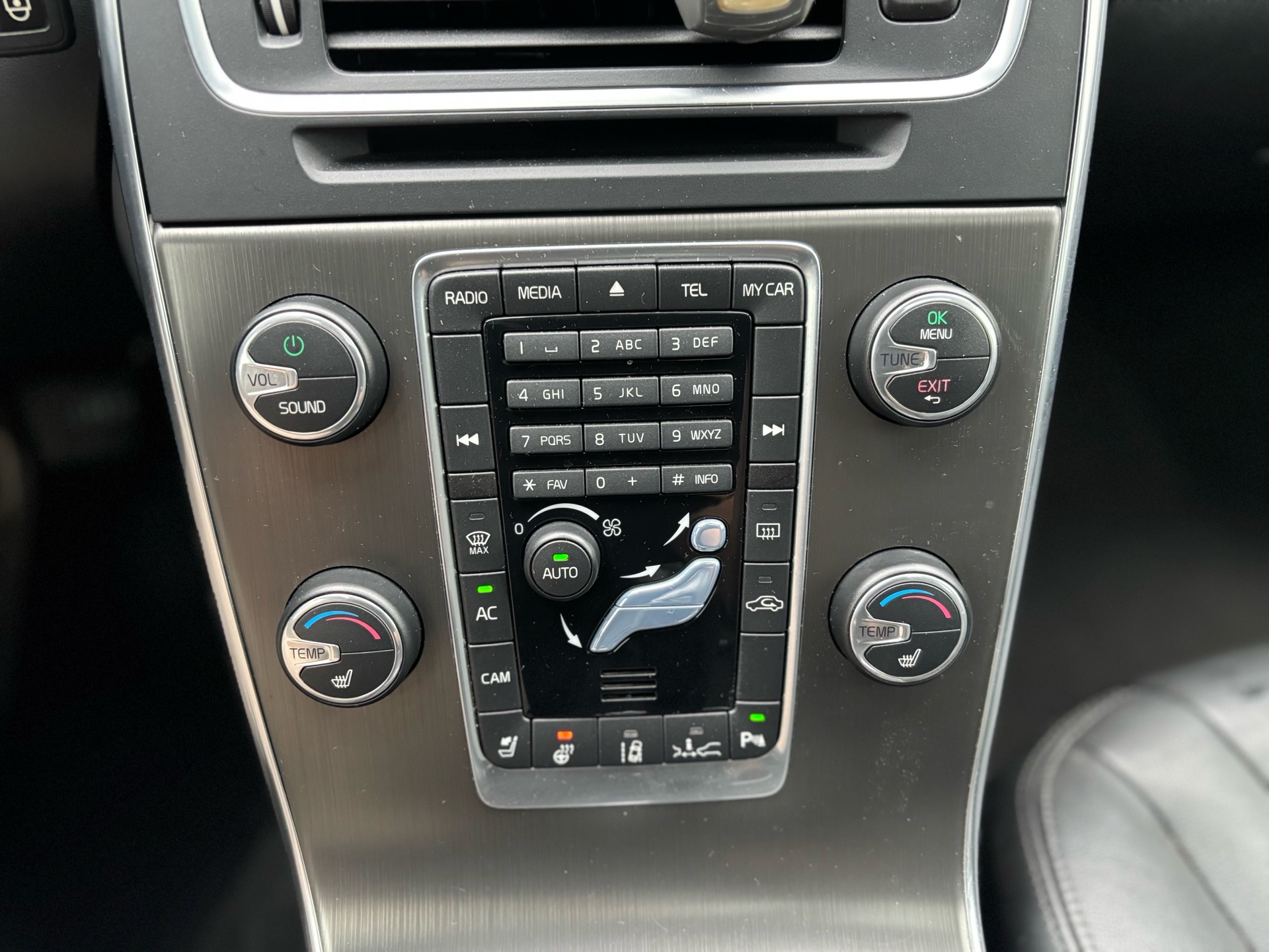 /canwestautoinc/2015-Volvo-V60-20601365476055844.jpg