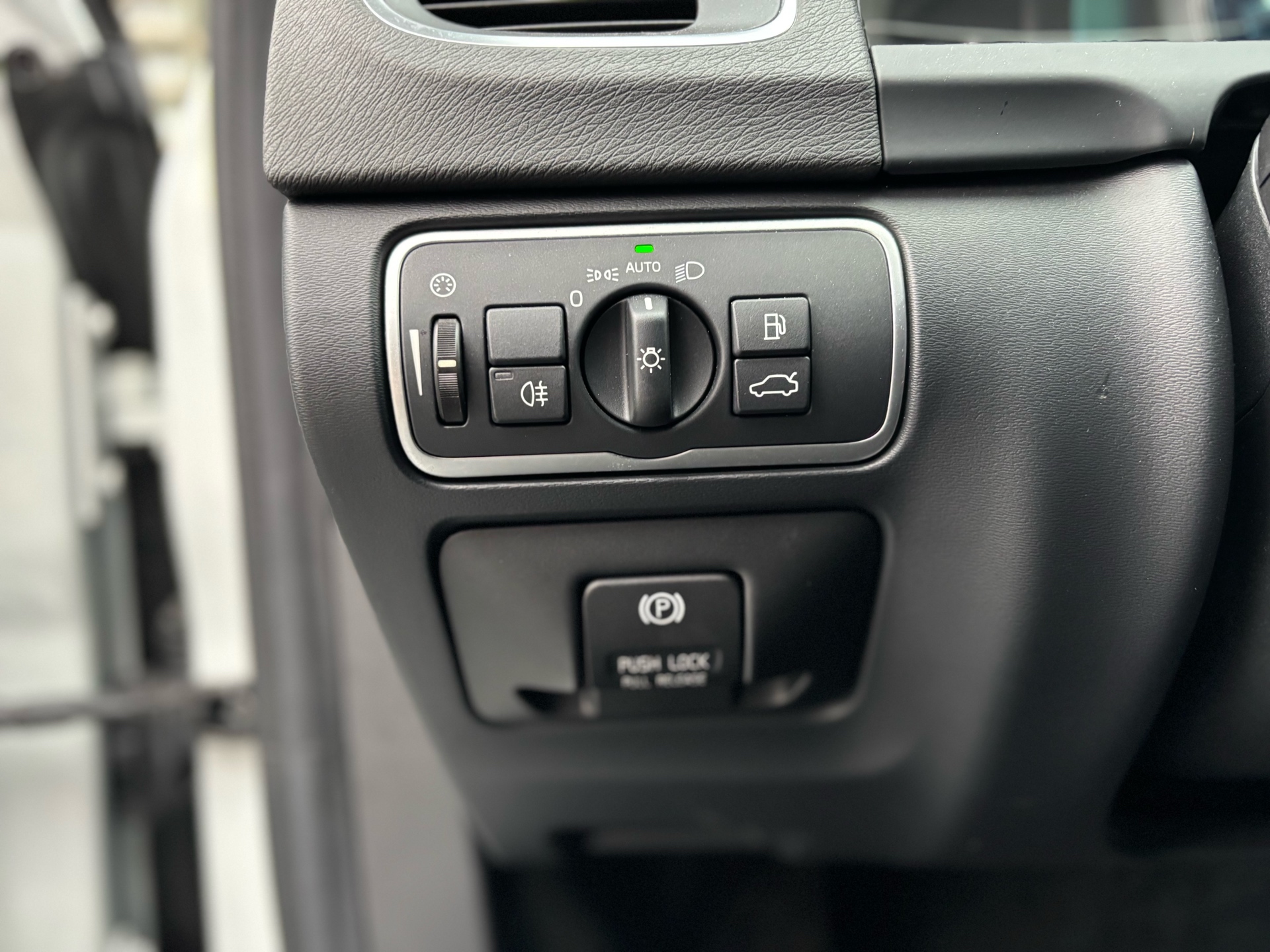 /canwestautoinc/2015-Volvo-V60-27099039817366966.jpg