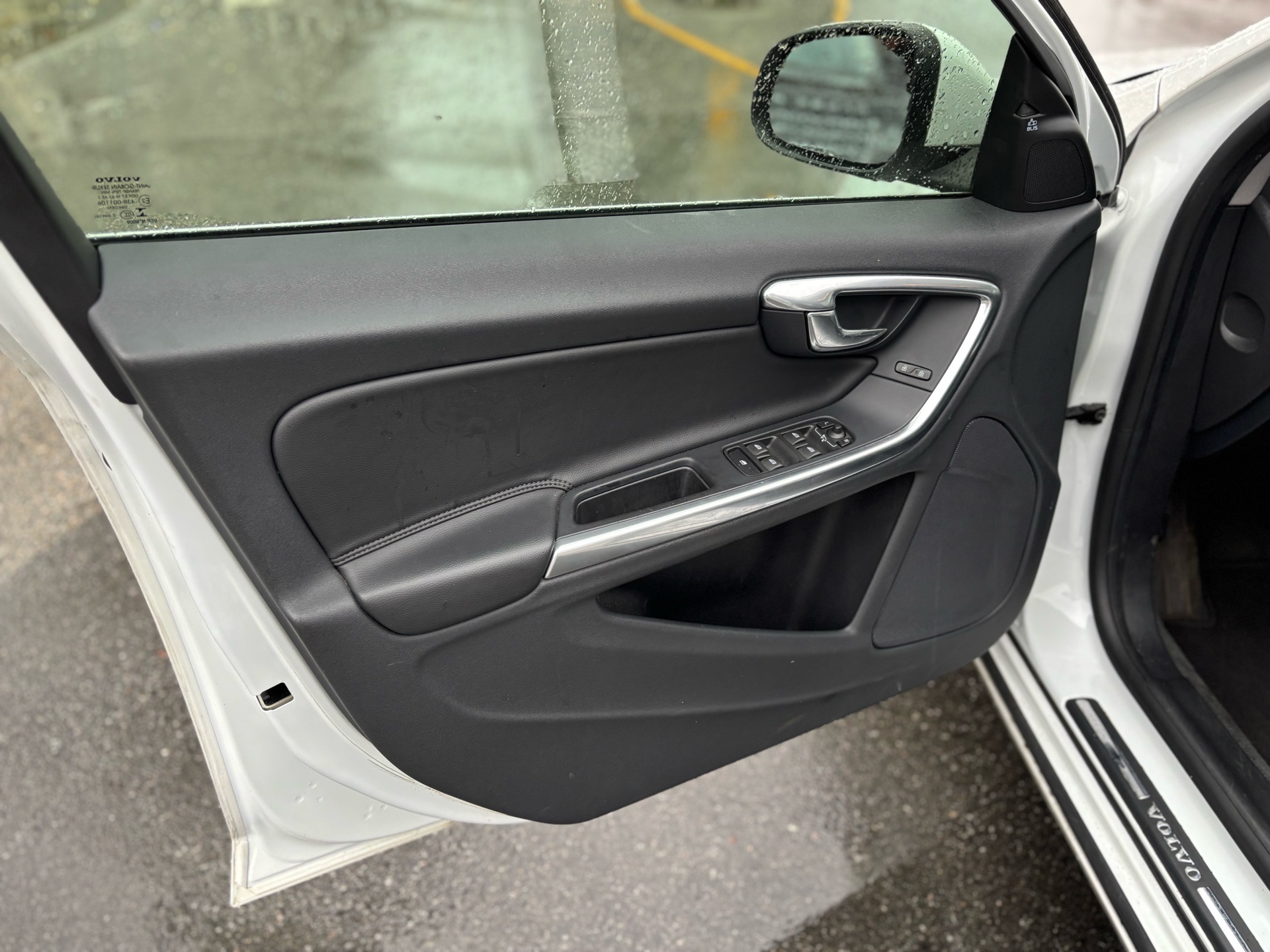 /canwestautoinc/2015-Volvo-V60-3754019471904022.jpg