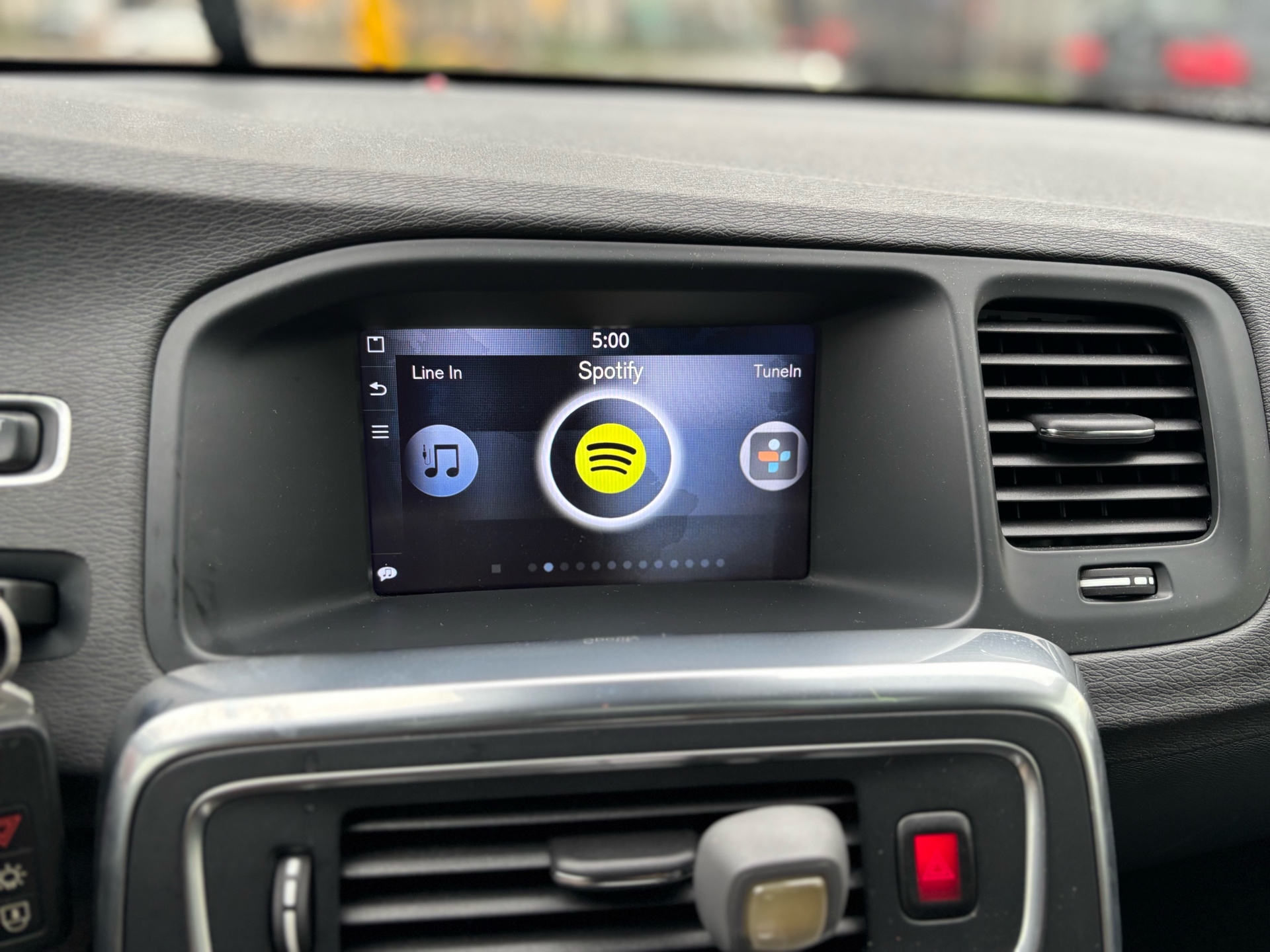 /canwestautoinc/2015-Volvo-V60-8268994821873965.jpg