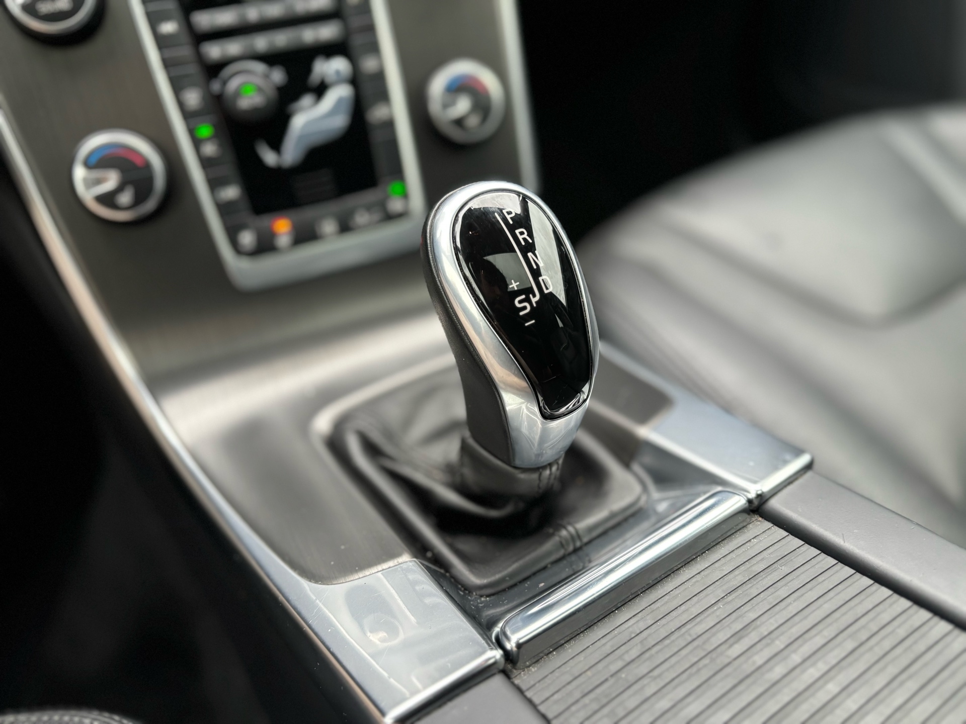 /canwestautoinc/2015-Volvo-V60-8706970126982931.jpg