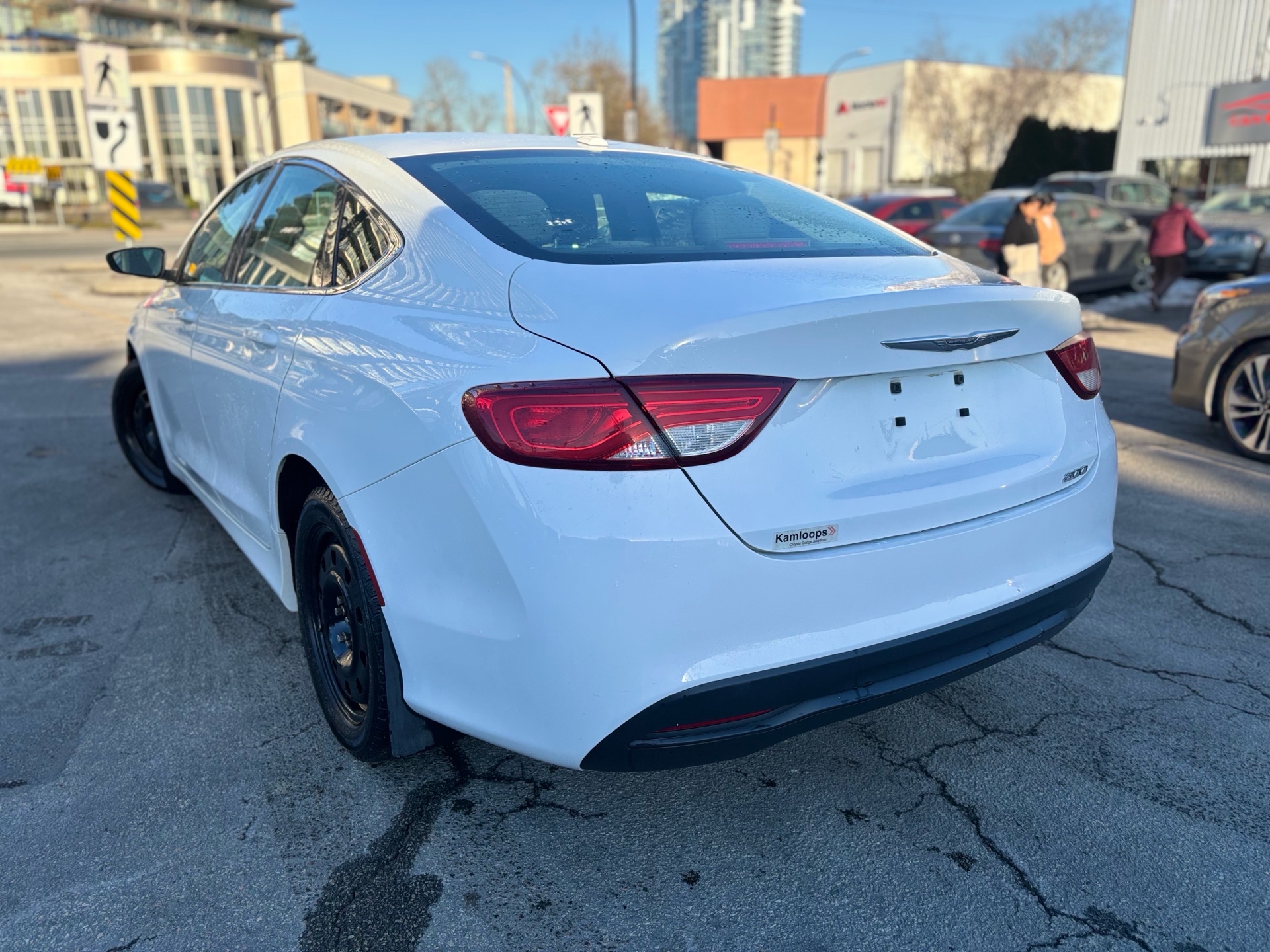 /canwestautoinc/2016-Chrysler-200-00824761634645399.jpg