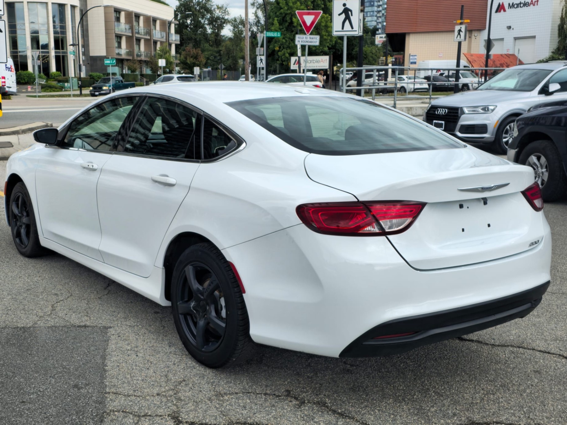 /canwestautoinc/2016-Chrysler-200-03471099446426207.jpg