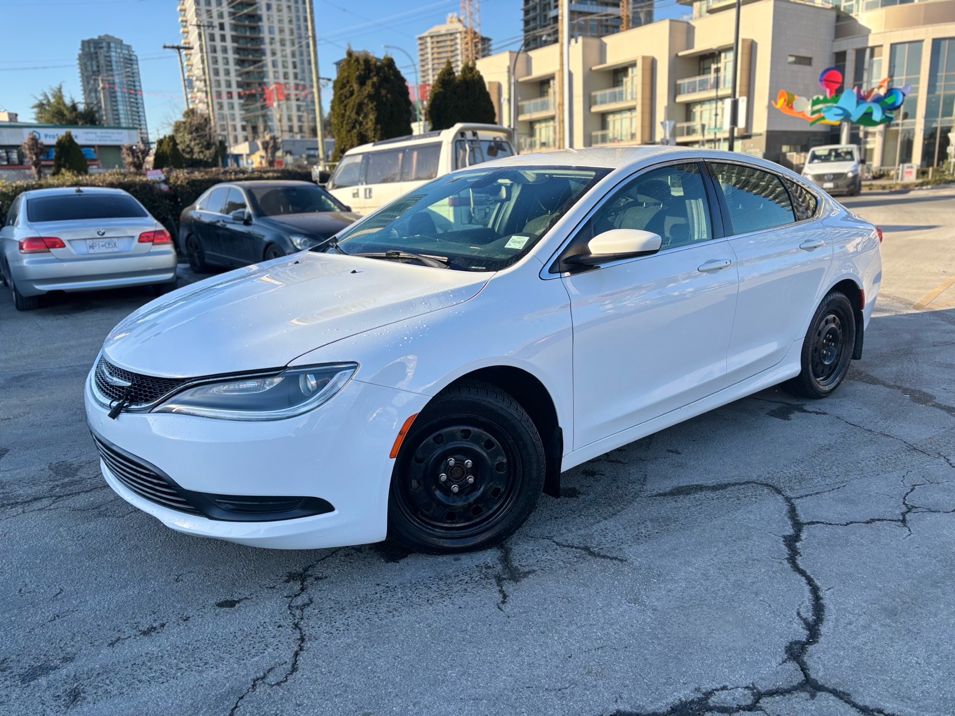/canwestautoinc/2016-Chrysler-200-12981901458103184.jpg