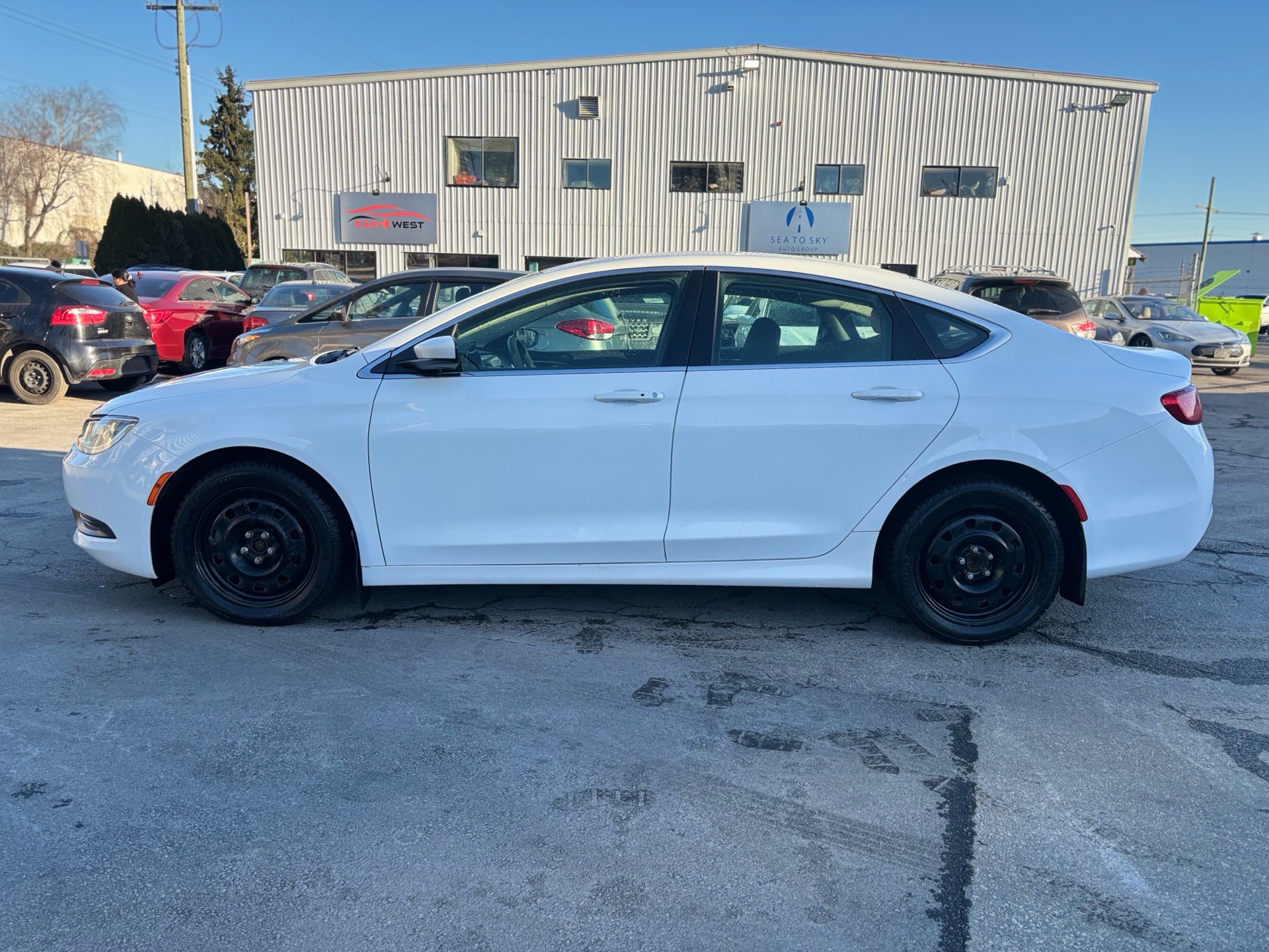 /canwestautoinc/2016-Chrysler-200-38681411380931907.jpg
