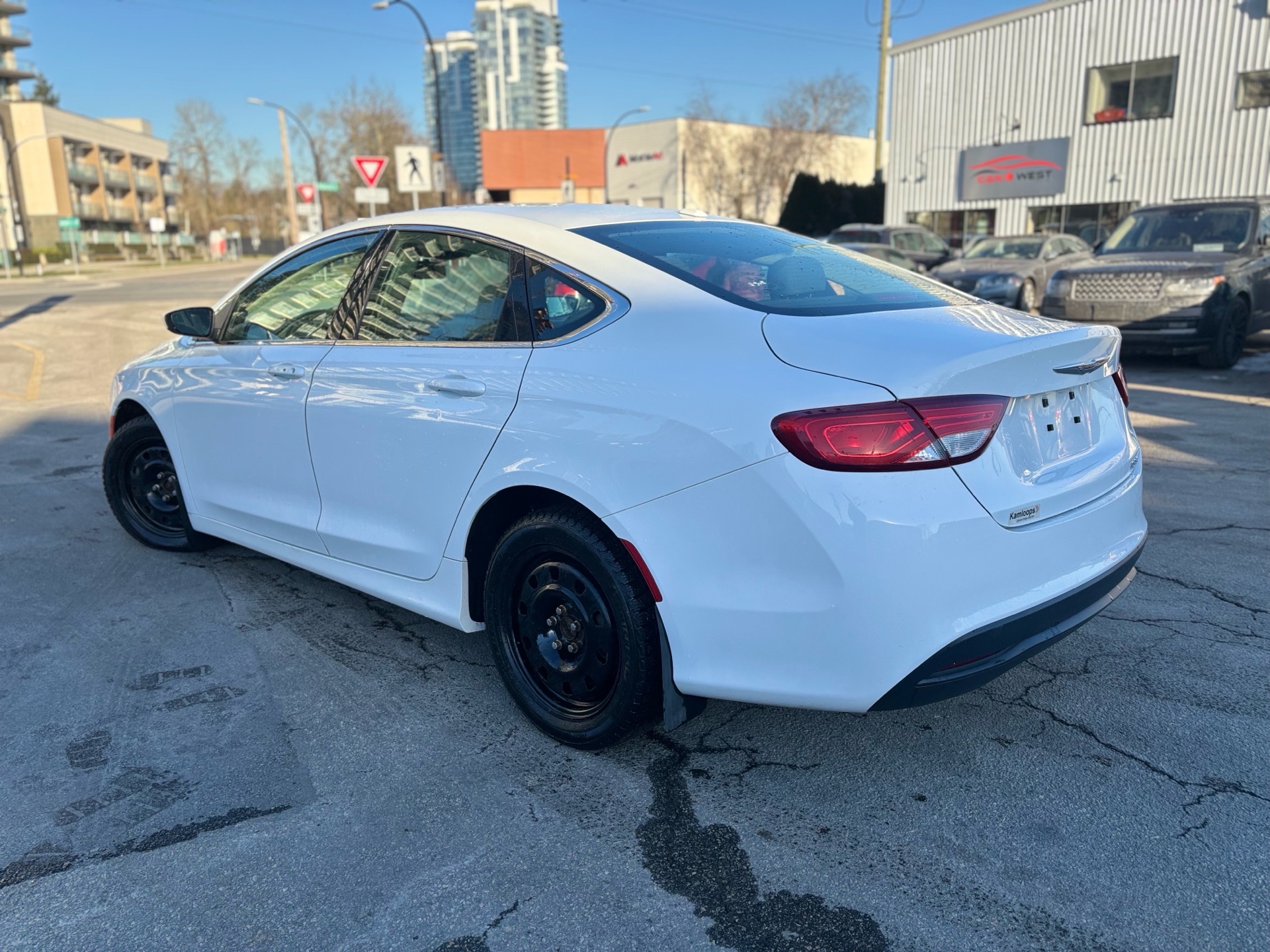 /canwestautoinc/2016-Chrysler-200-47751062425778623.jpg