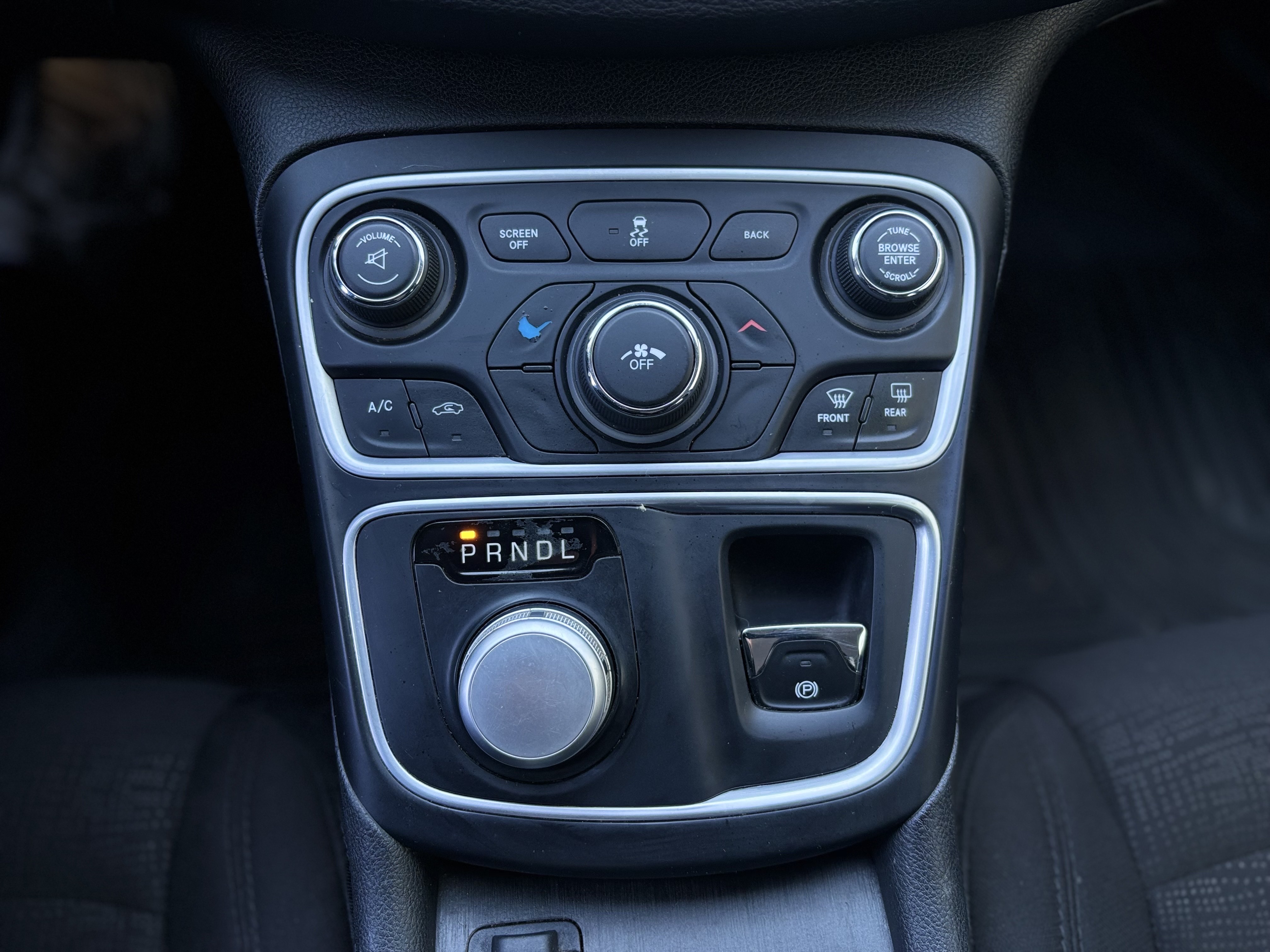 /canwestautoinc/2016-Chrysler-200-9898797939776789.jpg