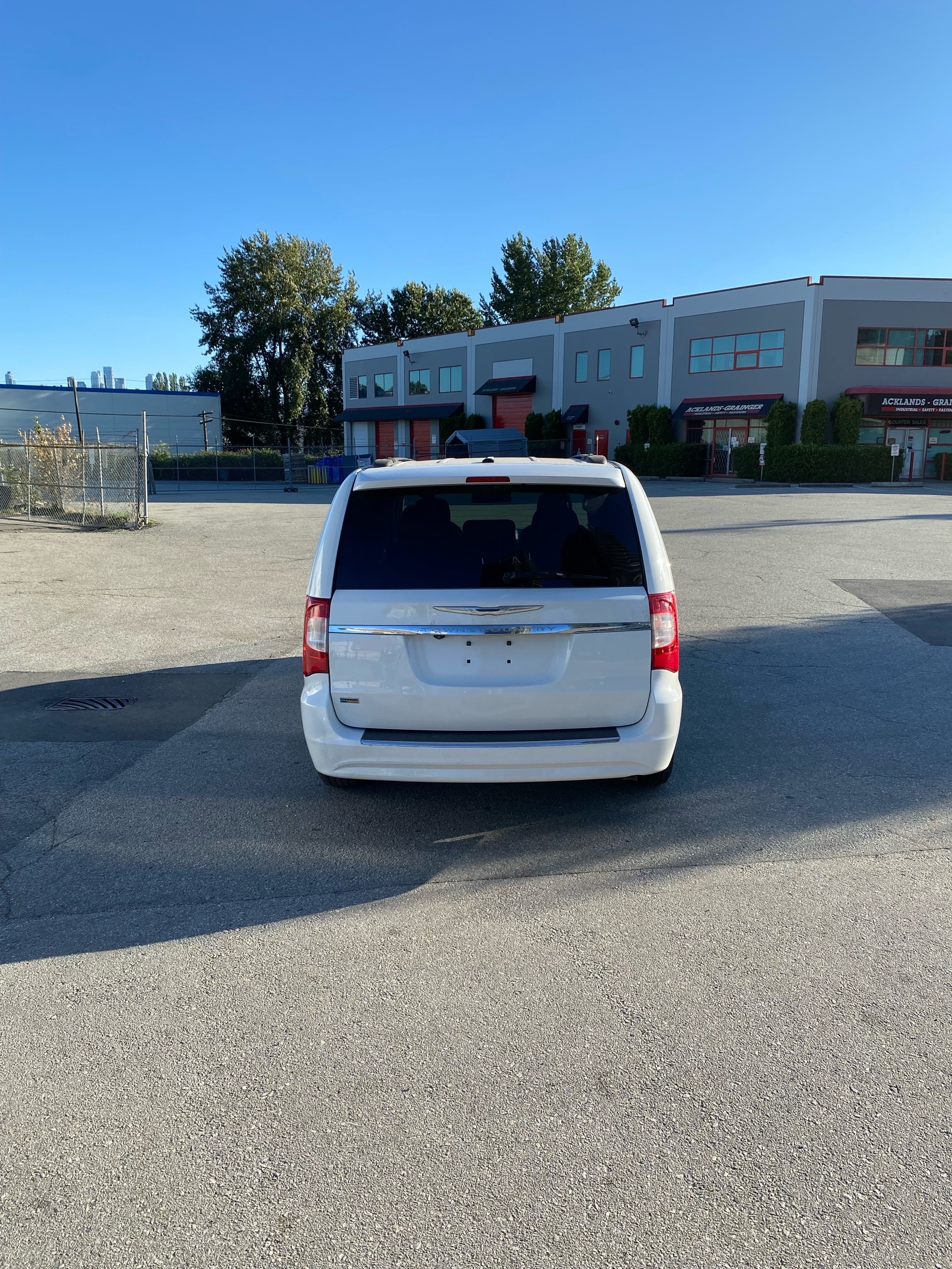 /canwestautoinc/2016-Chrysler-Town&-1654211389991751.jpg