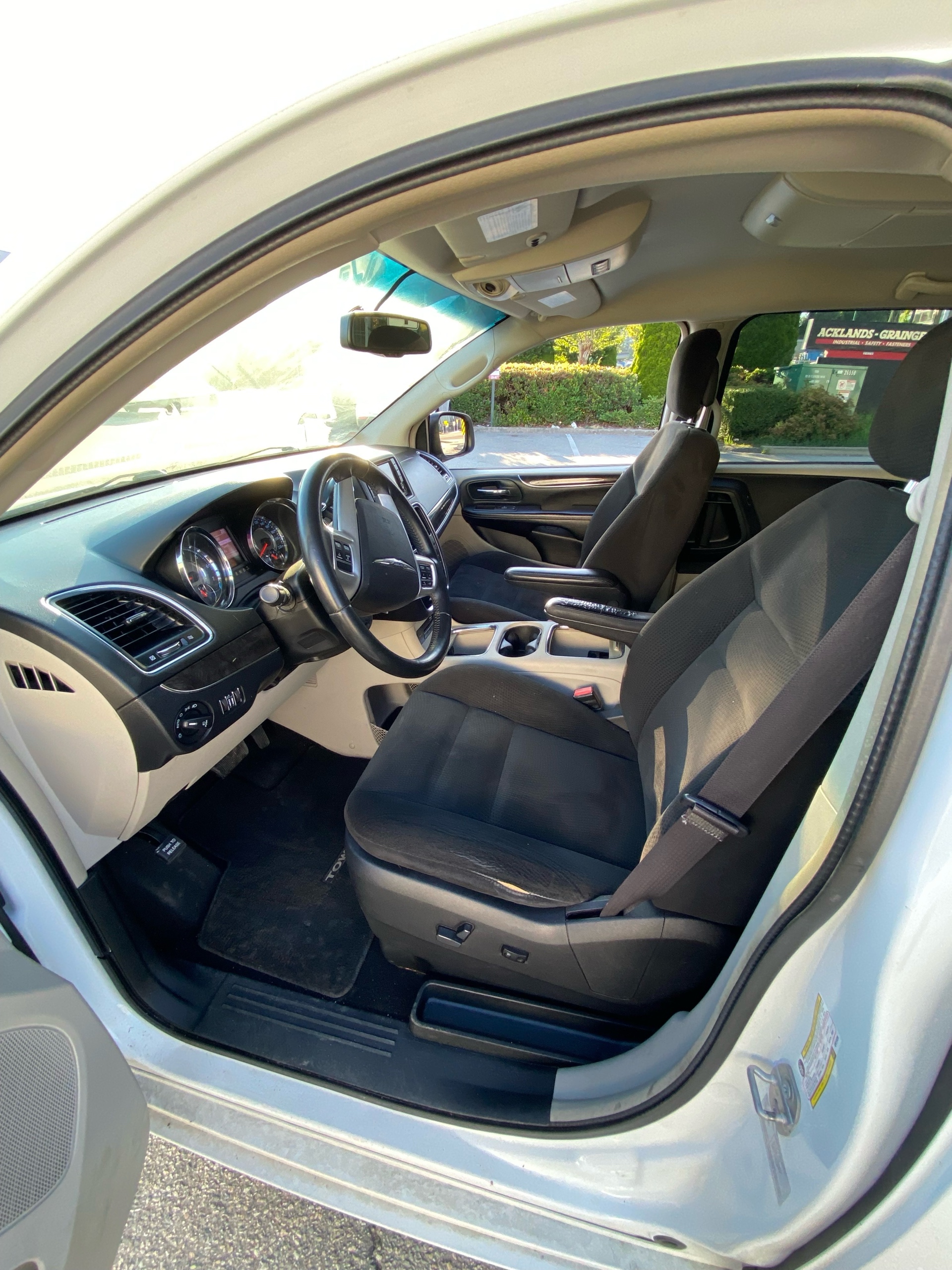 /canwestautoinc/2016-Chrysler-Town&-5142450965490624.jpg