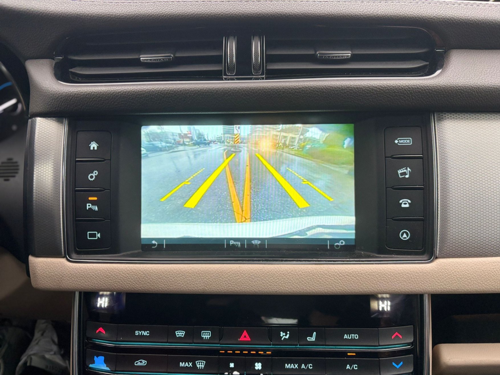 /canwestautoinc/2016-Jaguar-XF-11200729516626495.jpg