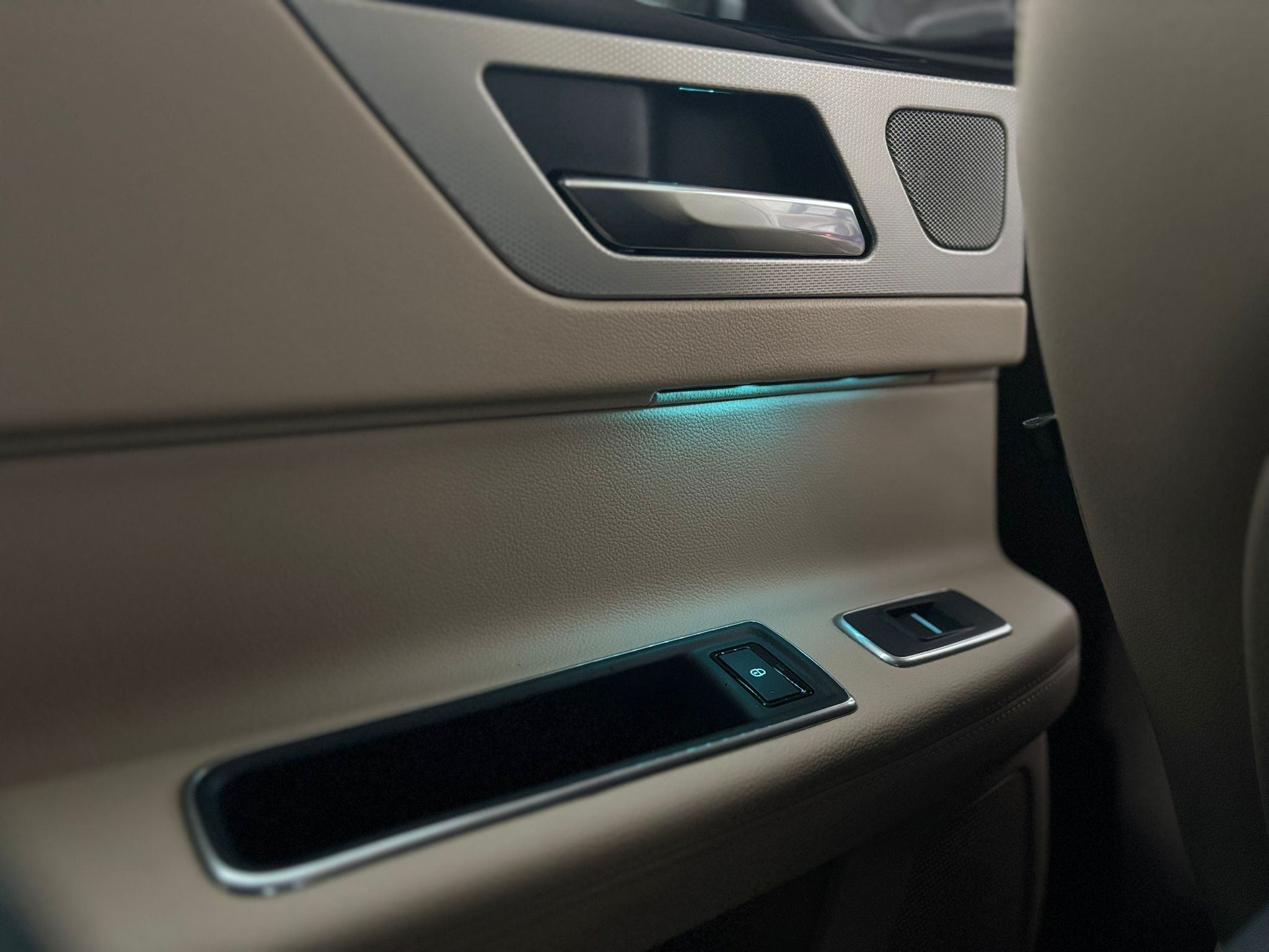 /canwestautoinc/2016-Jaguar-XF-11936590336250186.jpg
