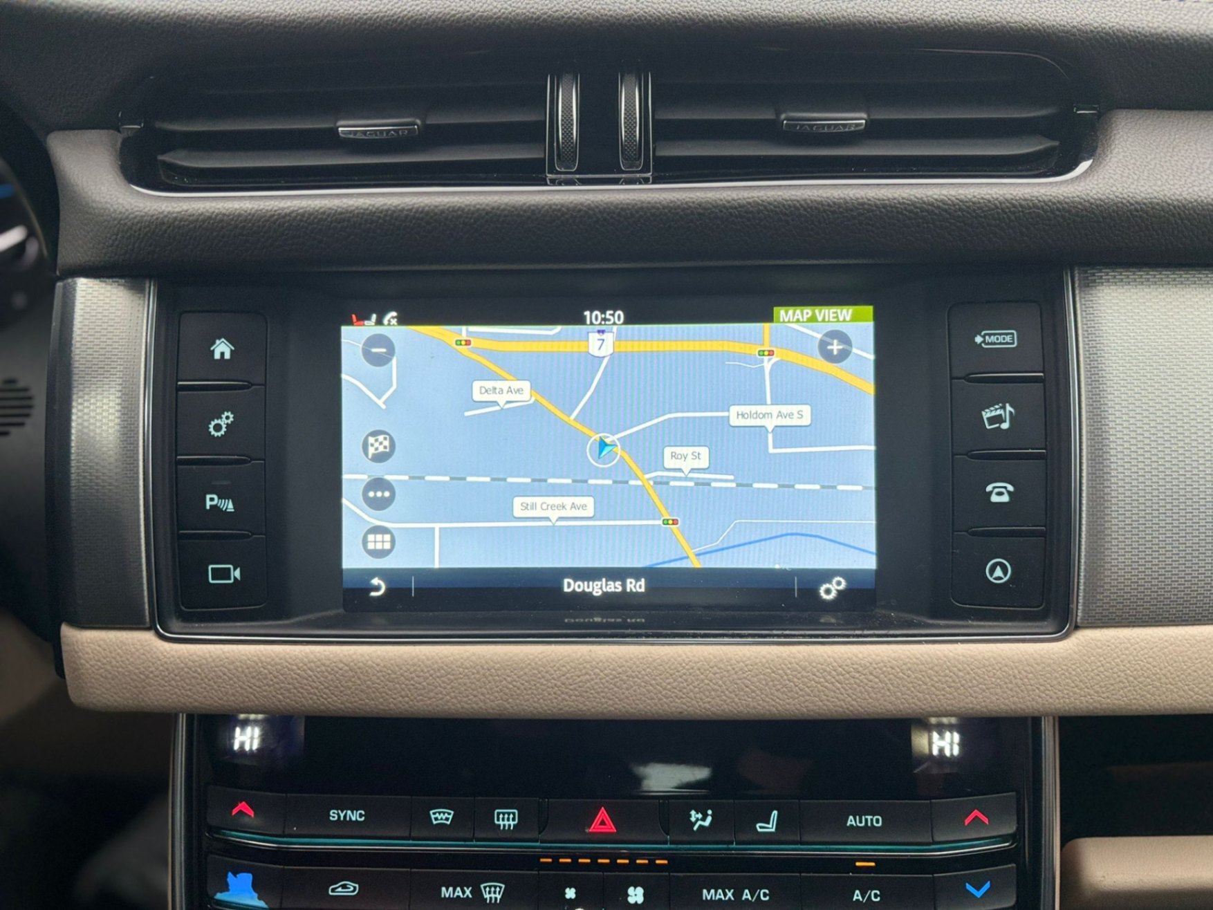 /canwestautoinc/2016-Jaguar-XF-1233017418003477.jpg
