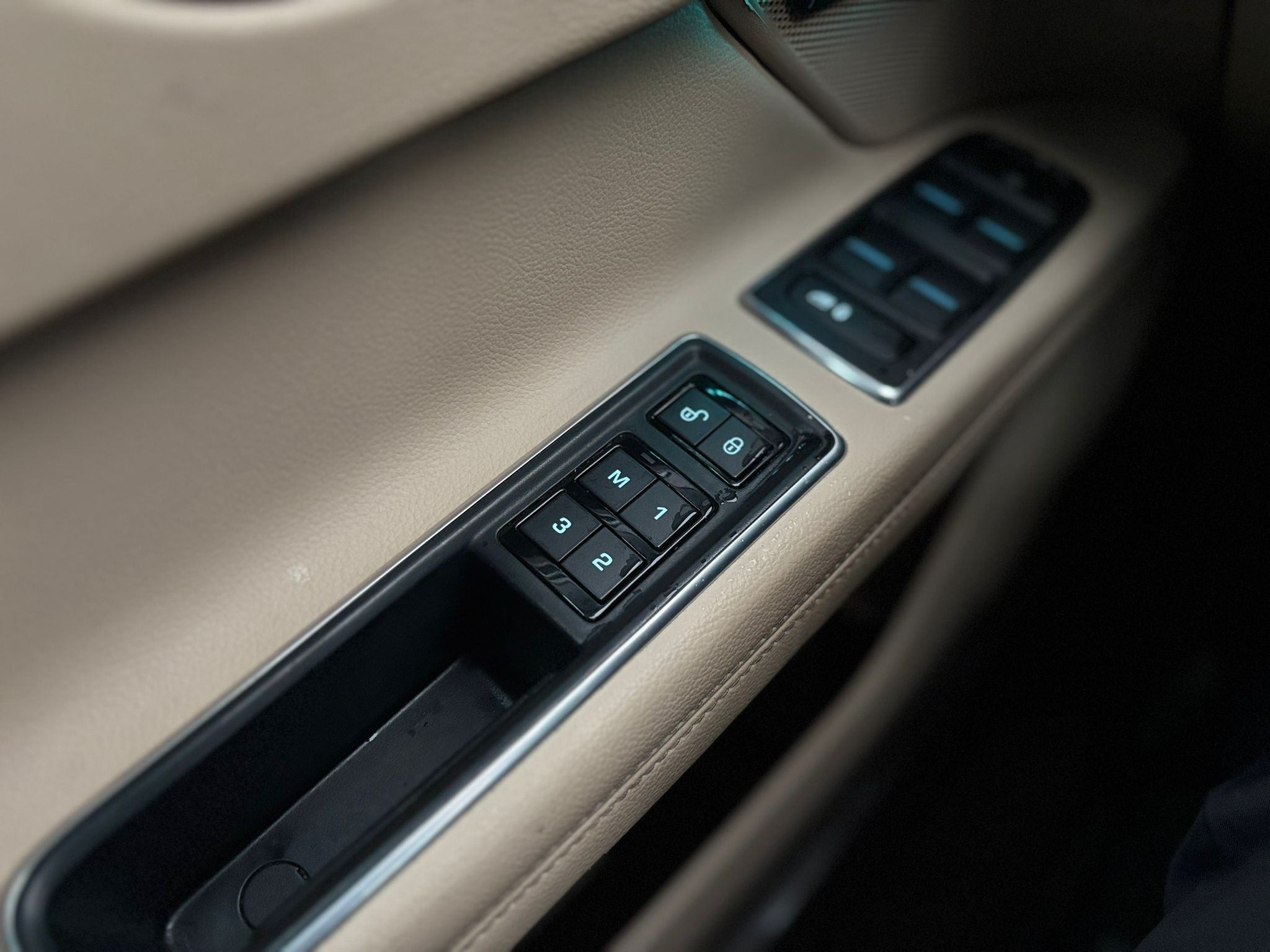 /canwestautoinc/2016-Jaguar-XF-3650974339600104.jpg