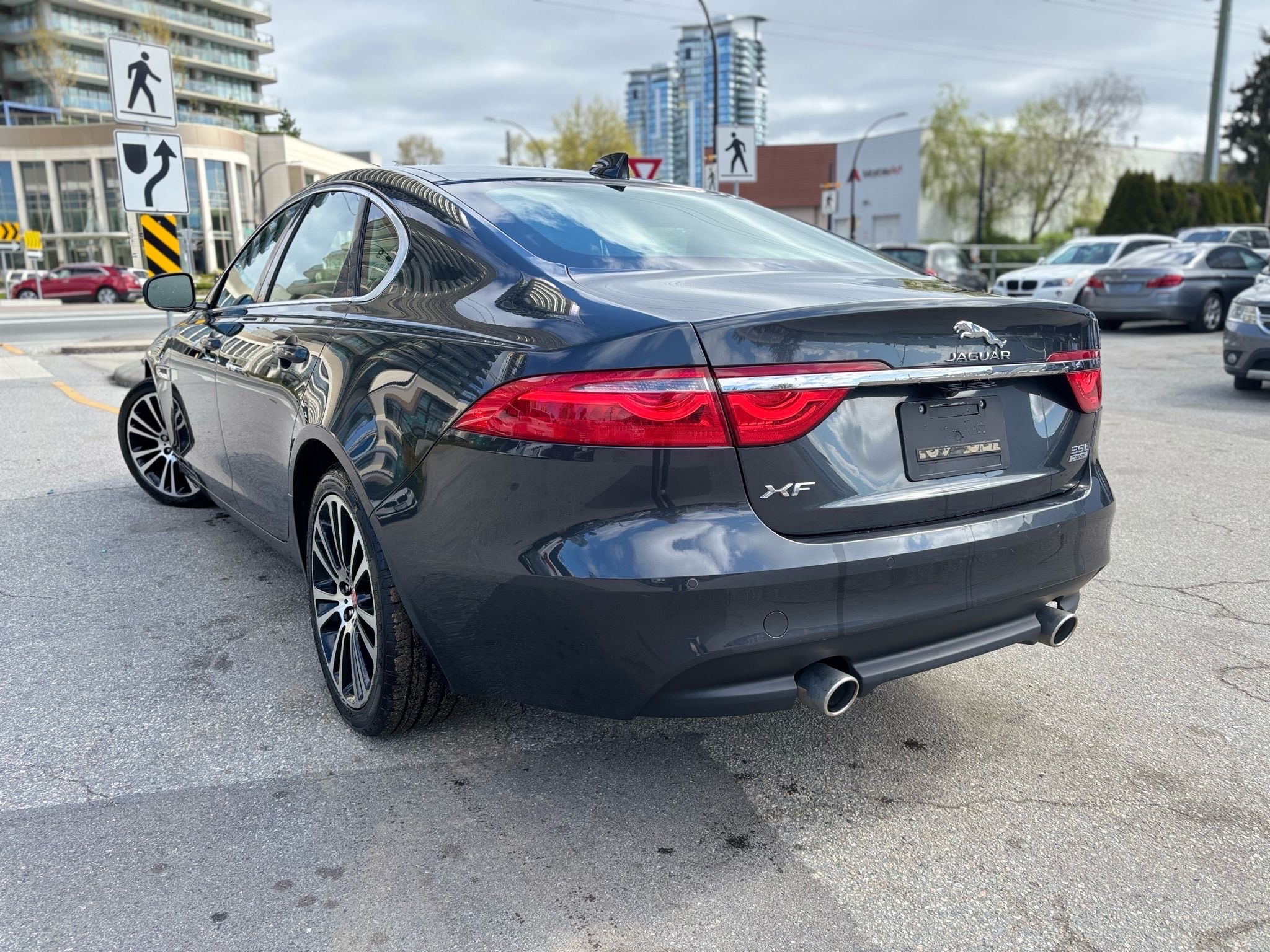 /canwestautoinc/2016-Jaguar-XF-5546263098071336.jpg