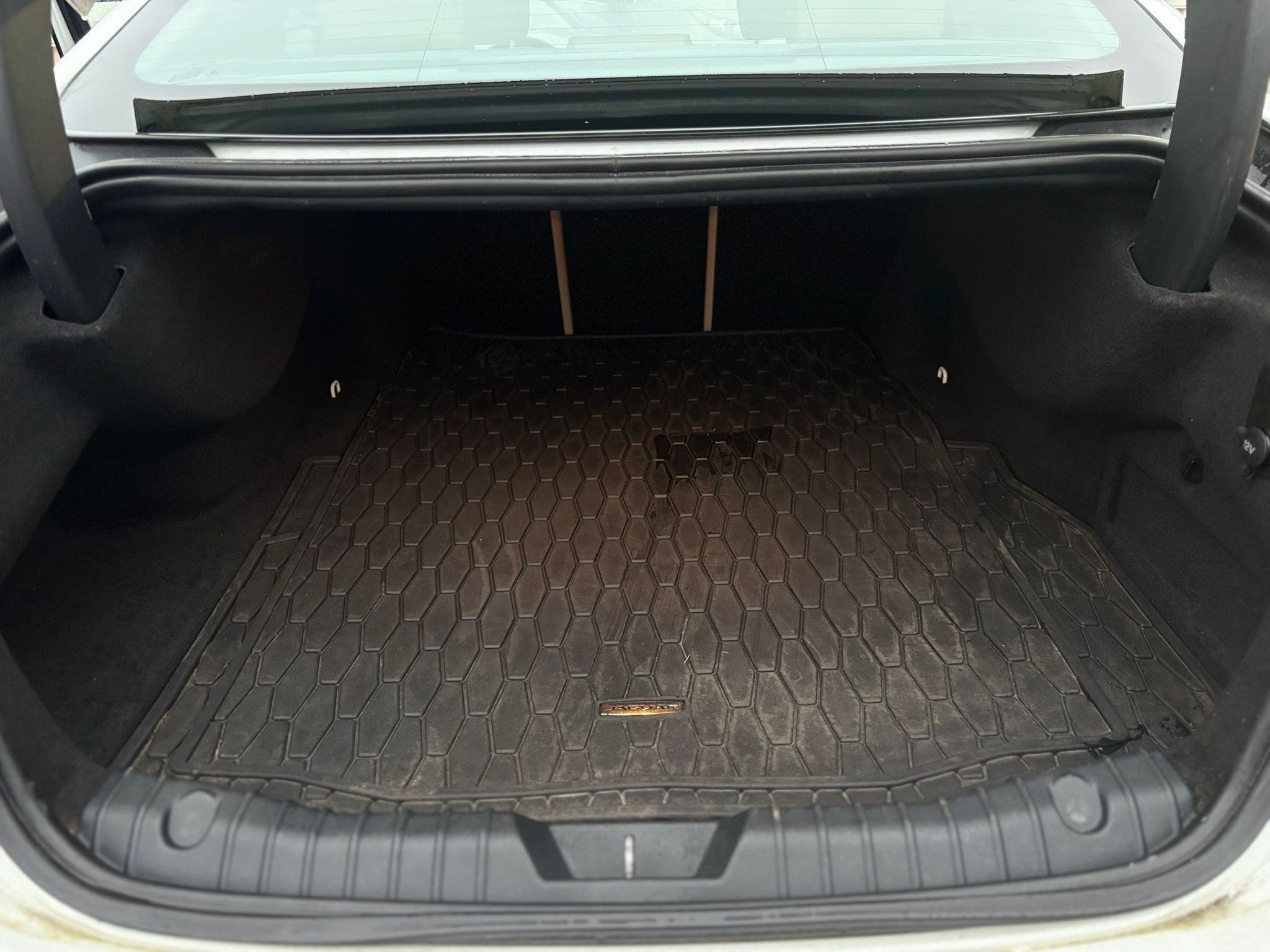 /canwestautoinc/2016-Jaguar-XF-6341278678901845.jpg