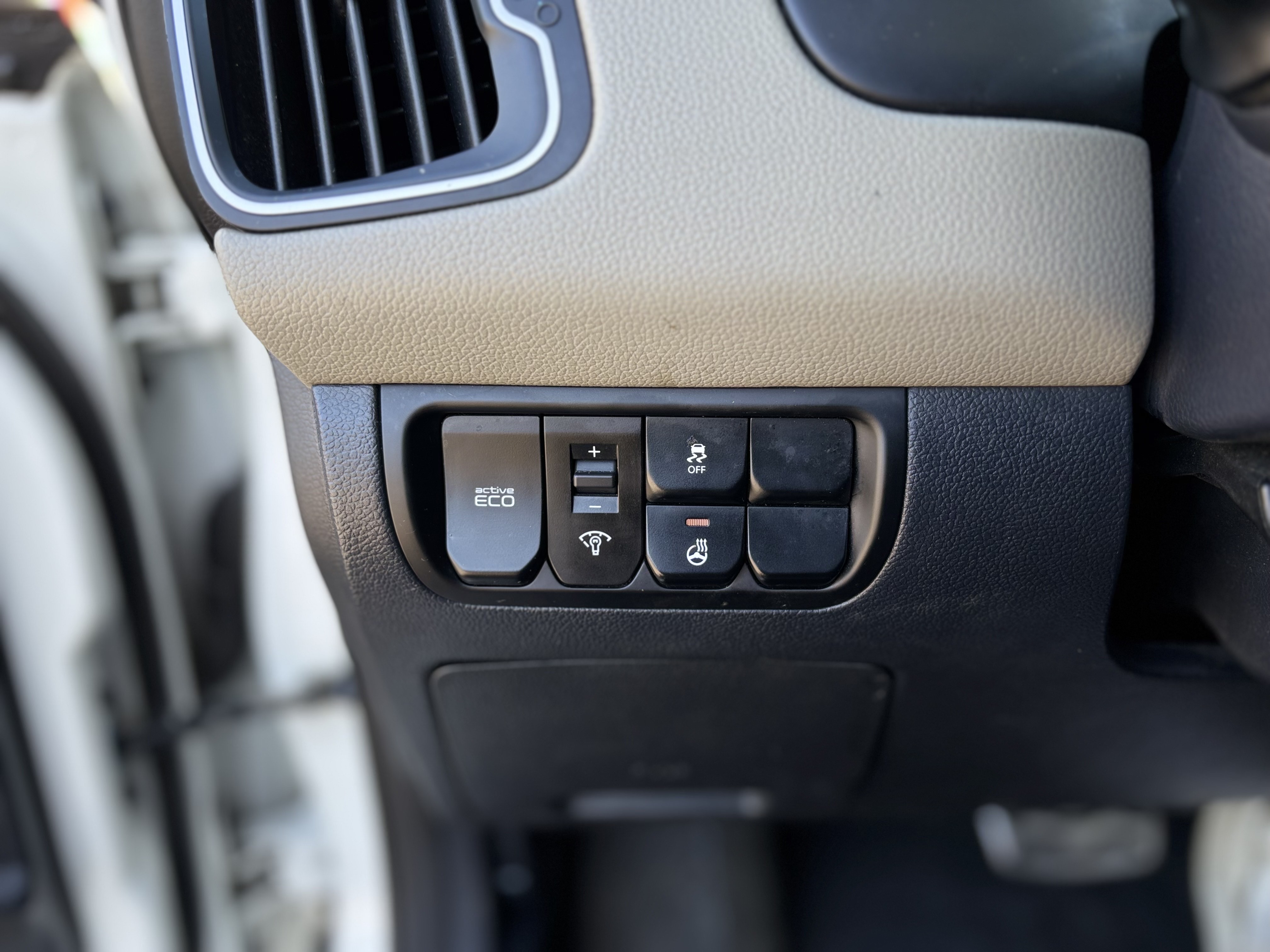 /canwestautoinc/2016-Kia-Rio-08612639084402485.jpg