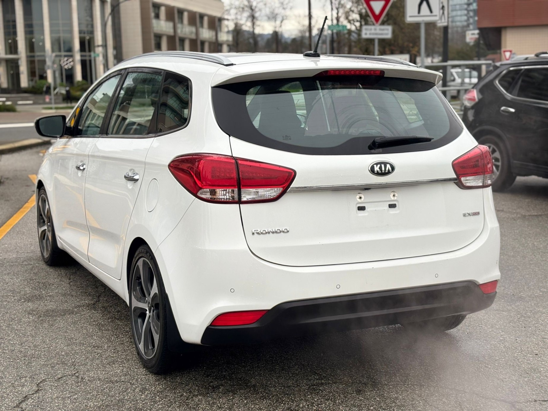 /canwestautoinc/2016-Kia-Rondo-2300958084817739.jpg