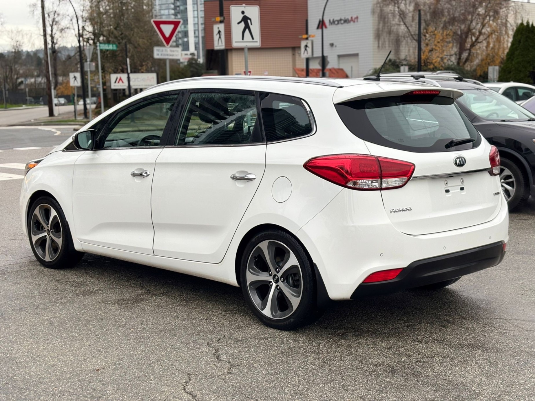 /canwestautoinc/2016-Kia-Rondo-8727537204316678.jpg