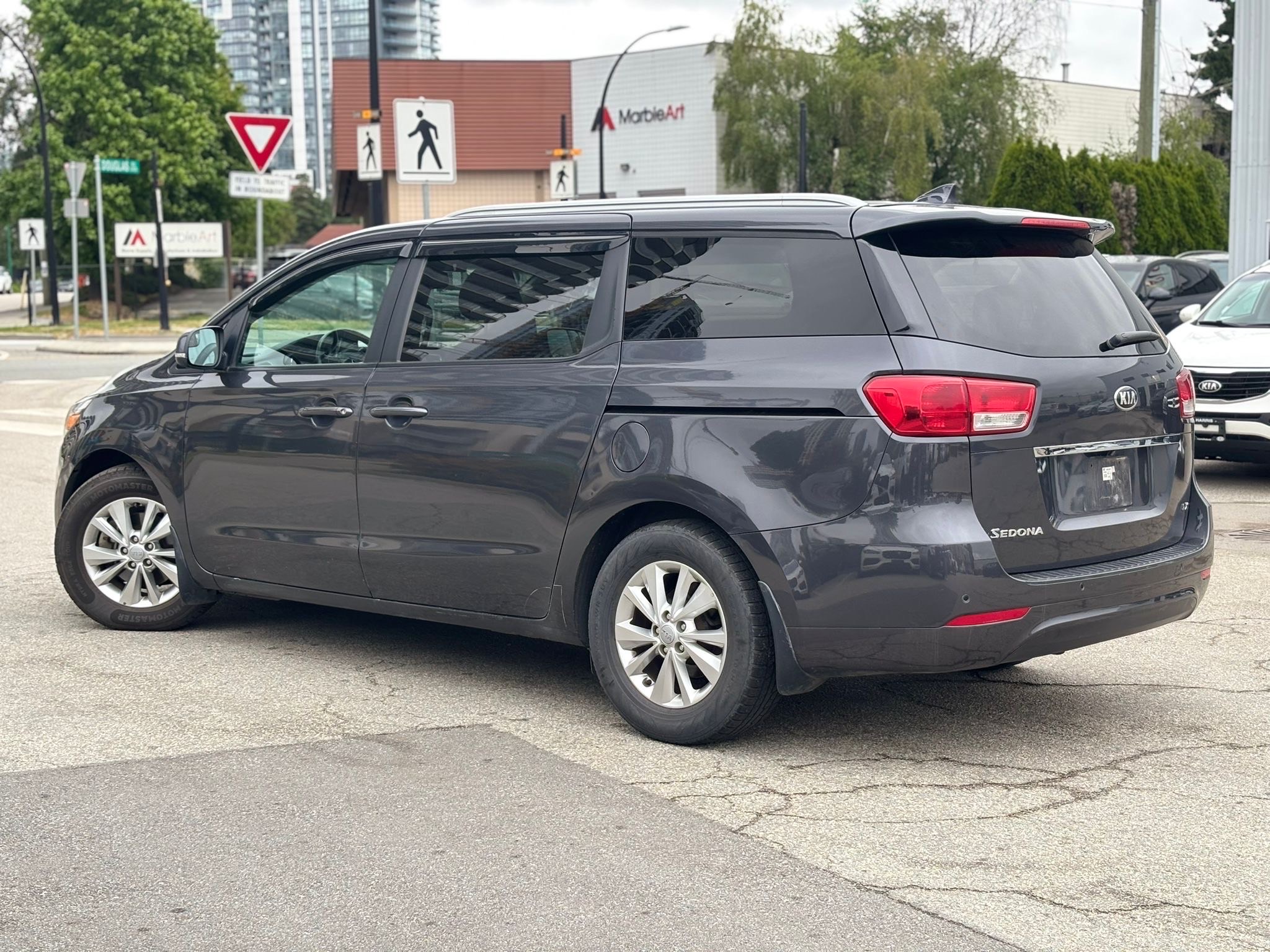 /canwestautoinc/2016-Kia-Sedona-14269974401686425.jpg