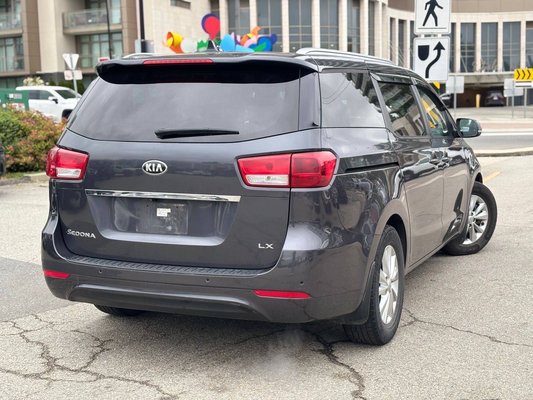 /canwestautoinc/2016-Kia-Sedona-42928938251200055.jpg