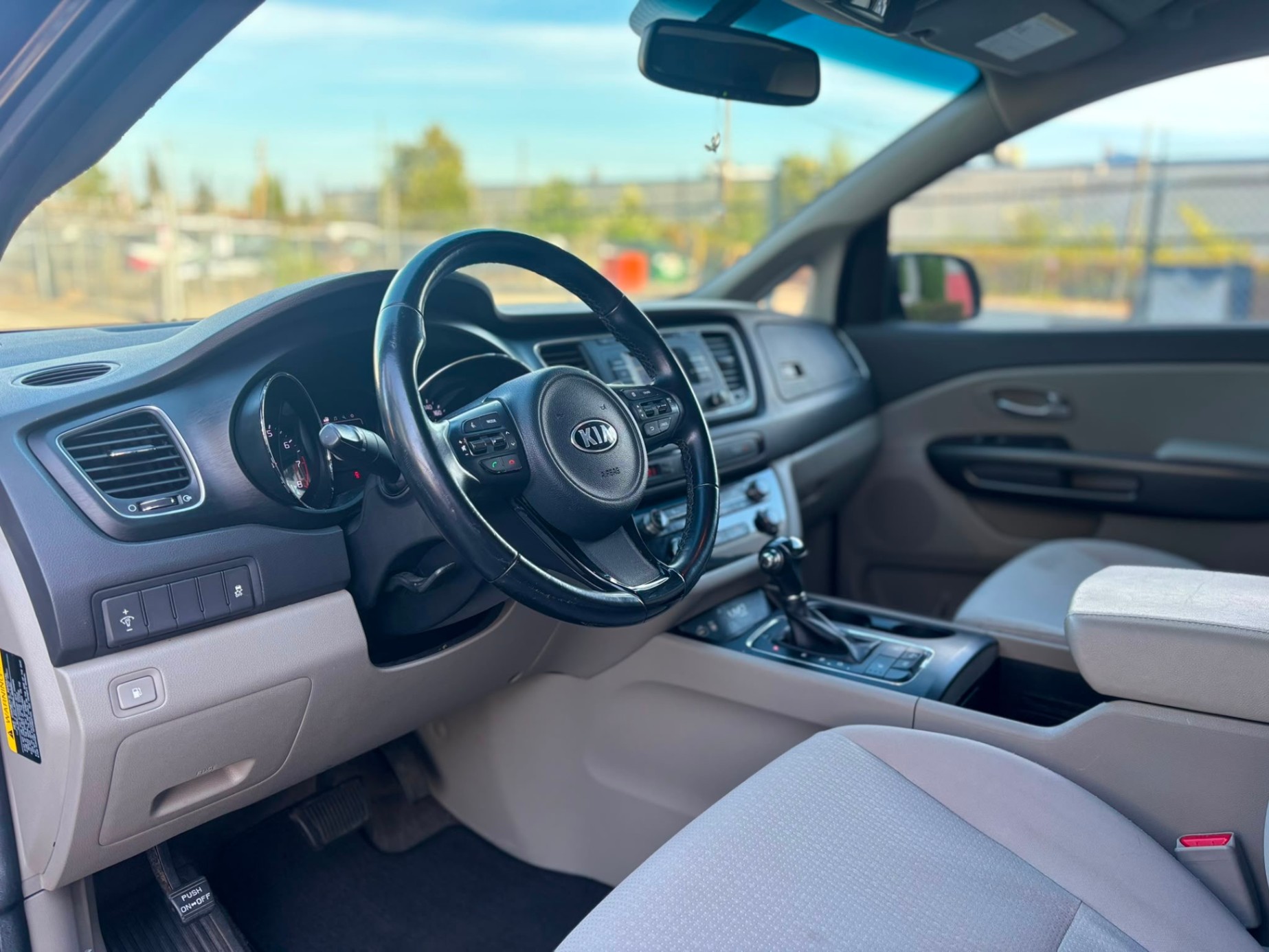 /canwestautoinc/2016-Kia-Sedona-46381268708190215.jpg