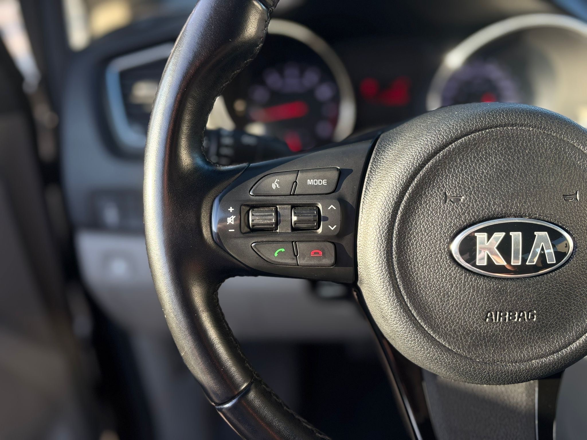 /canwestautoinc/2016-Kia-Sedona-8247523564195687.jpg