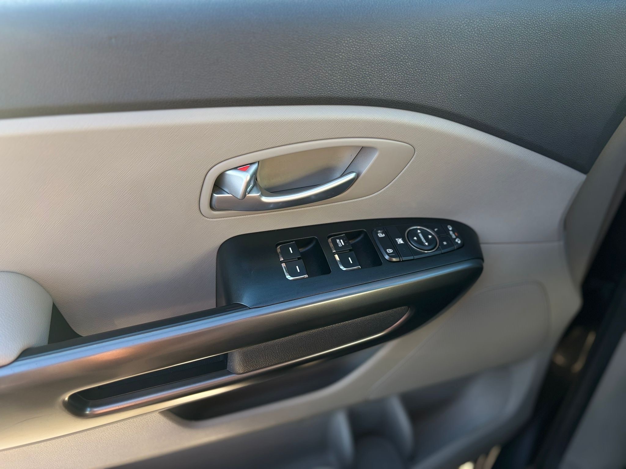/canwestautoinc/2016-Kia-Sedona-8411727072354049.jpg