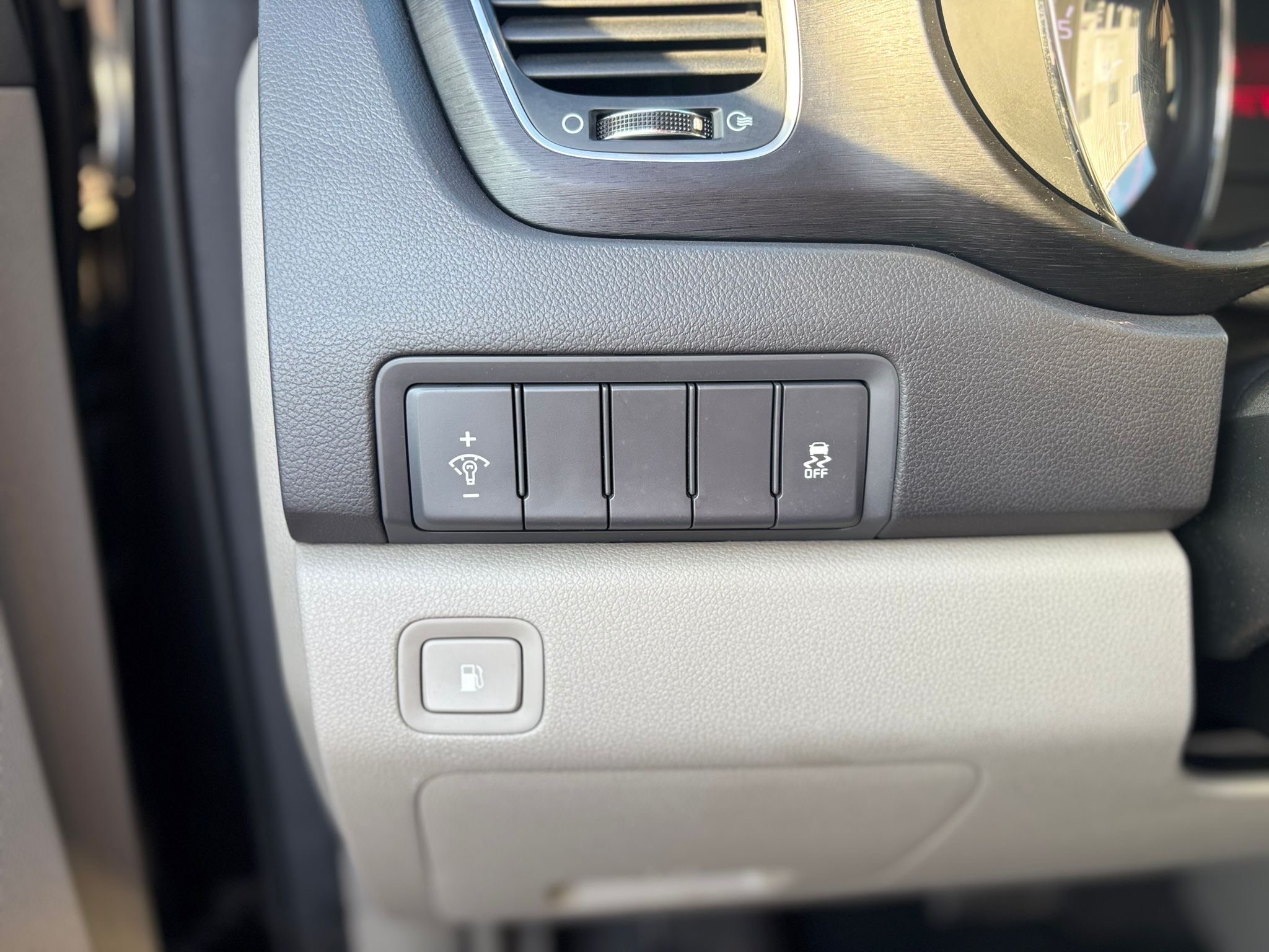 /canwestautoinc/2016-Kia-Sedona-9689894727302295.jpg