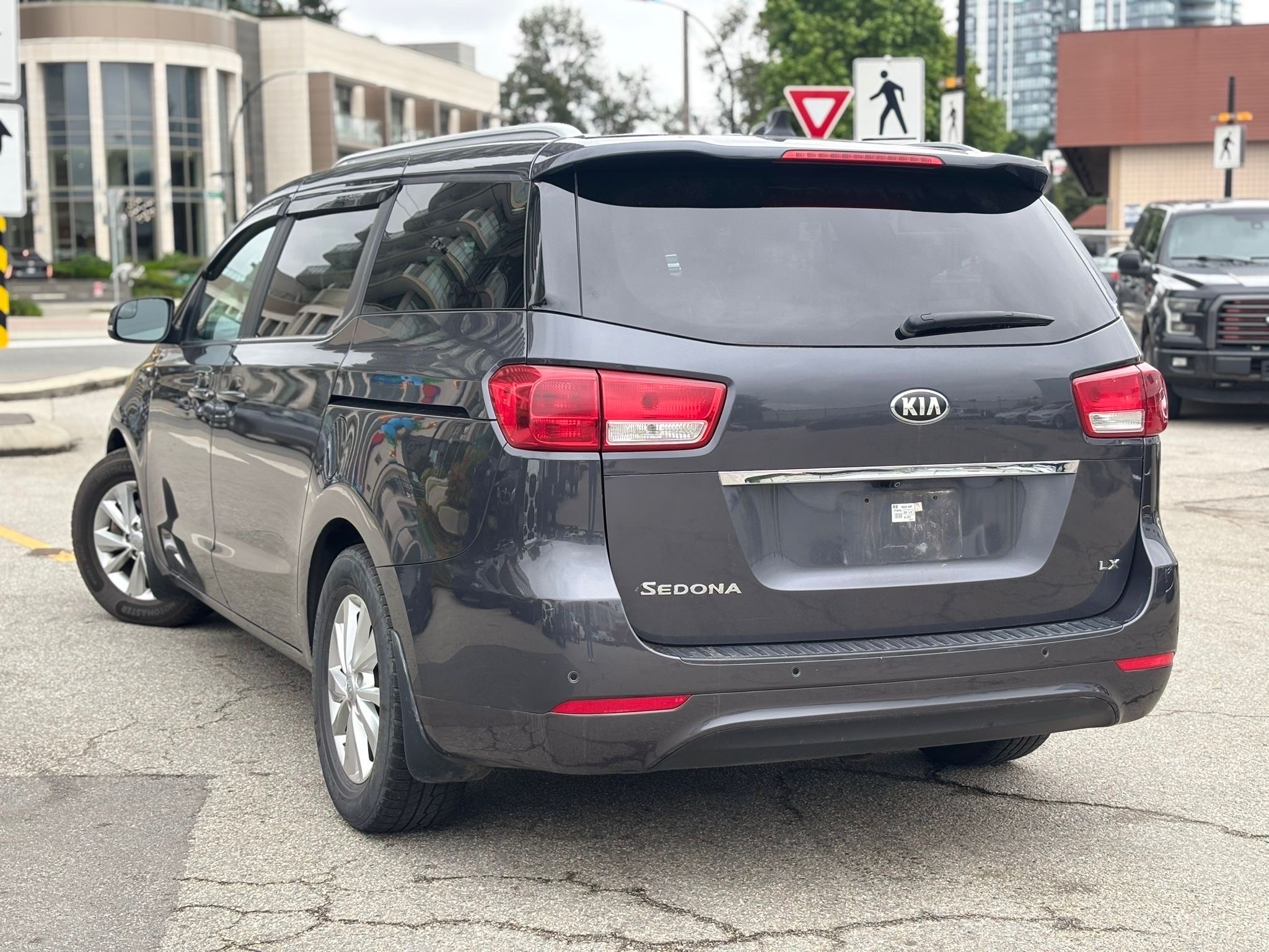 /canwestautoinc/2016-Kia-Sedona-9833301998783797.jpg