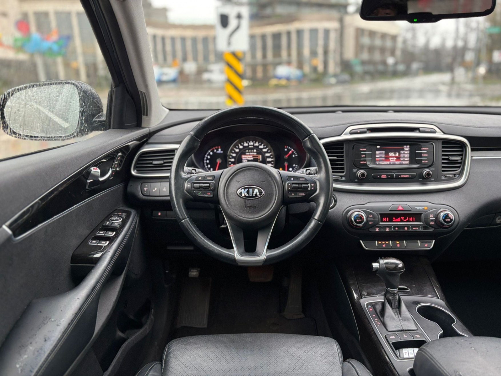 /canwestautoinc/2016-Kia-Sorento-00024061451668311307.jpg